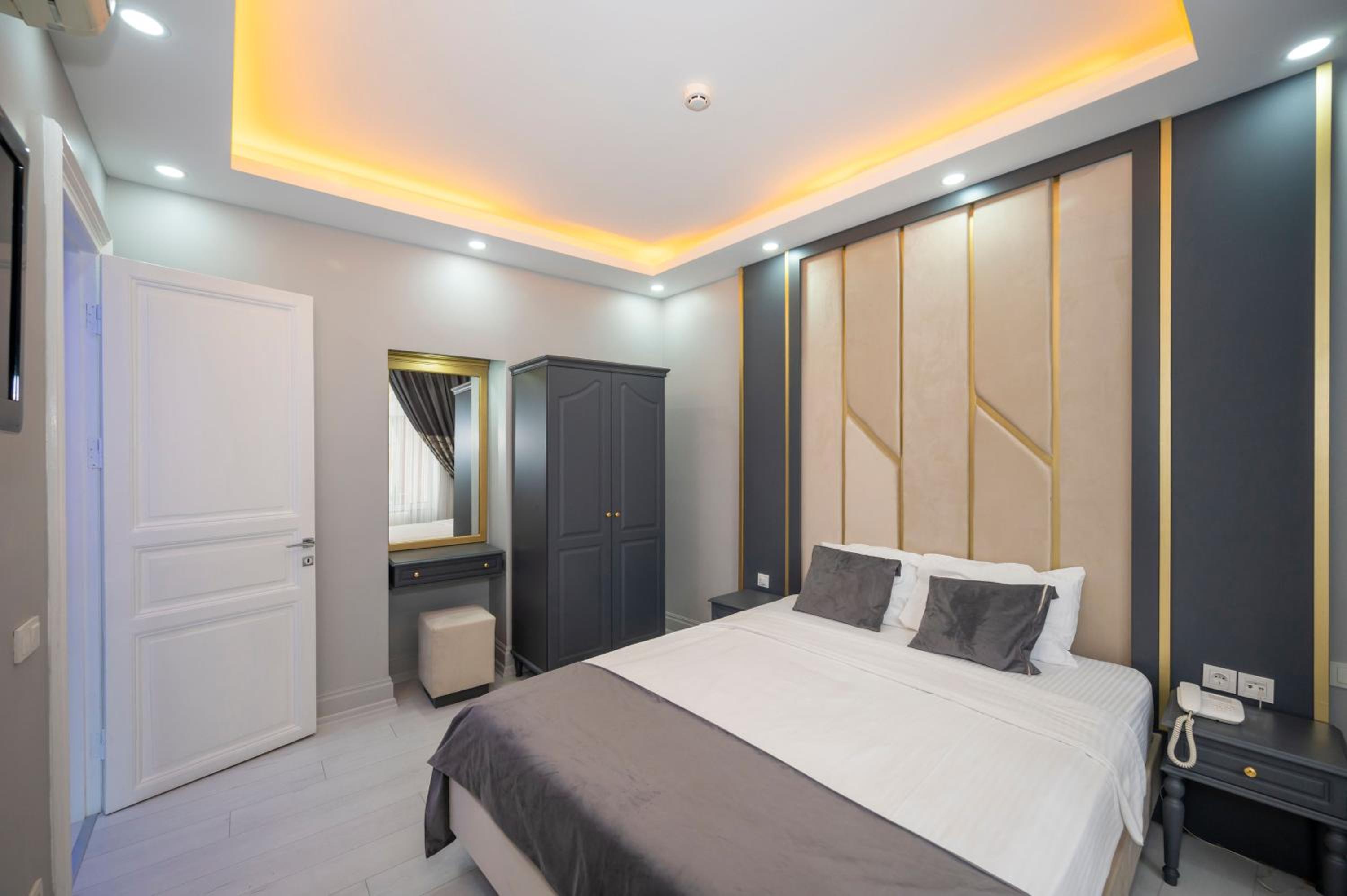 Hotel Next2 becomes Next2 Otel. - Image 21