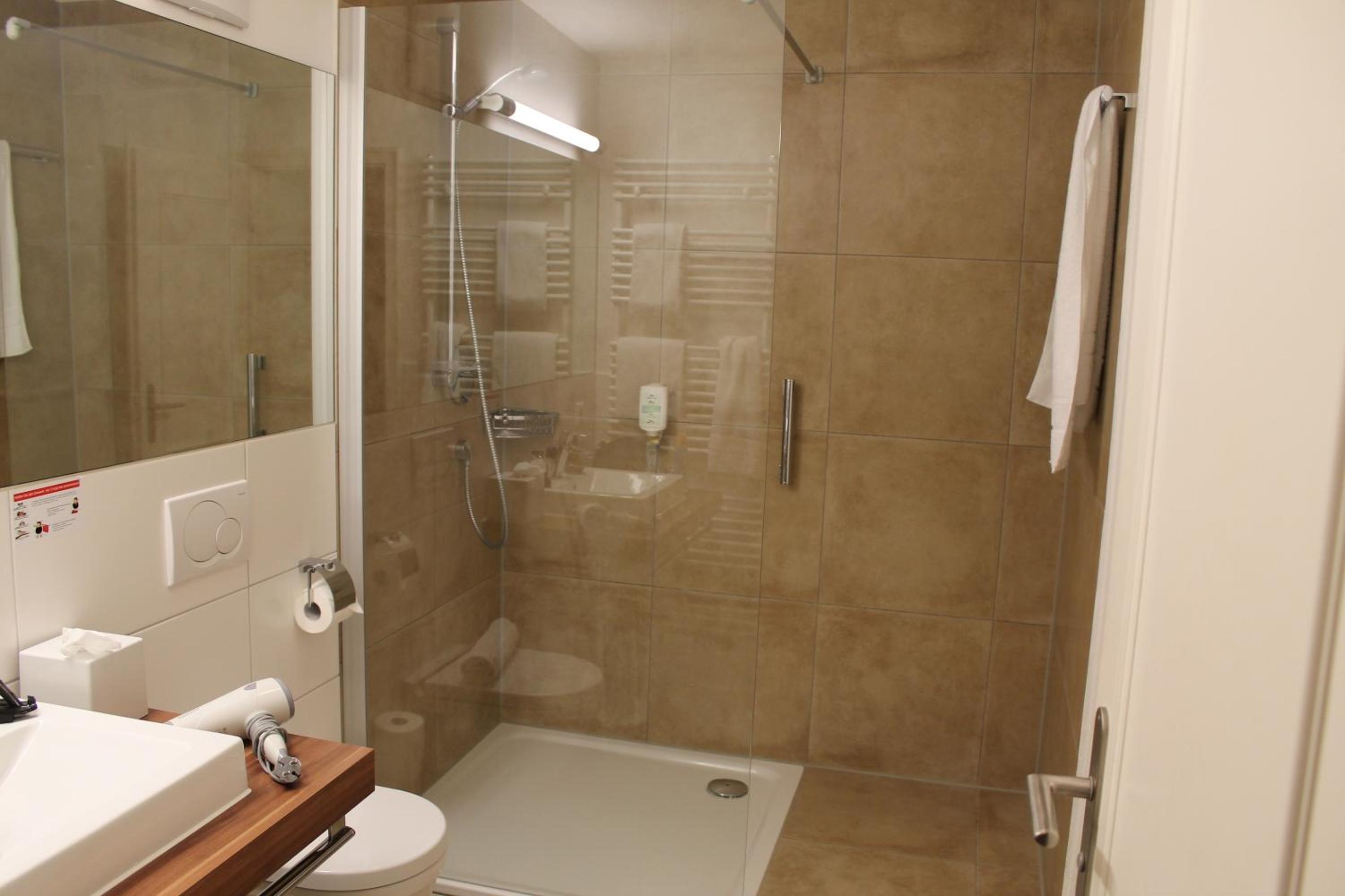 Stadt-gut-Hotel Gasthof Goldener Adler - Property Image 3