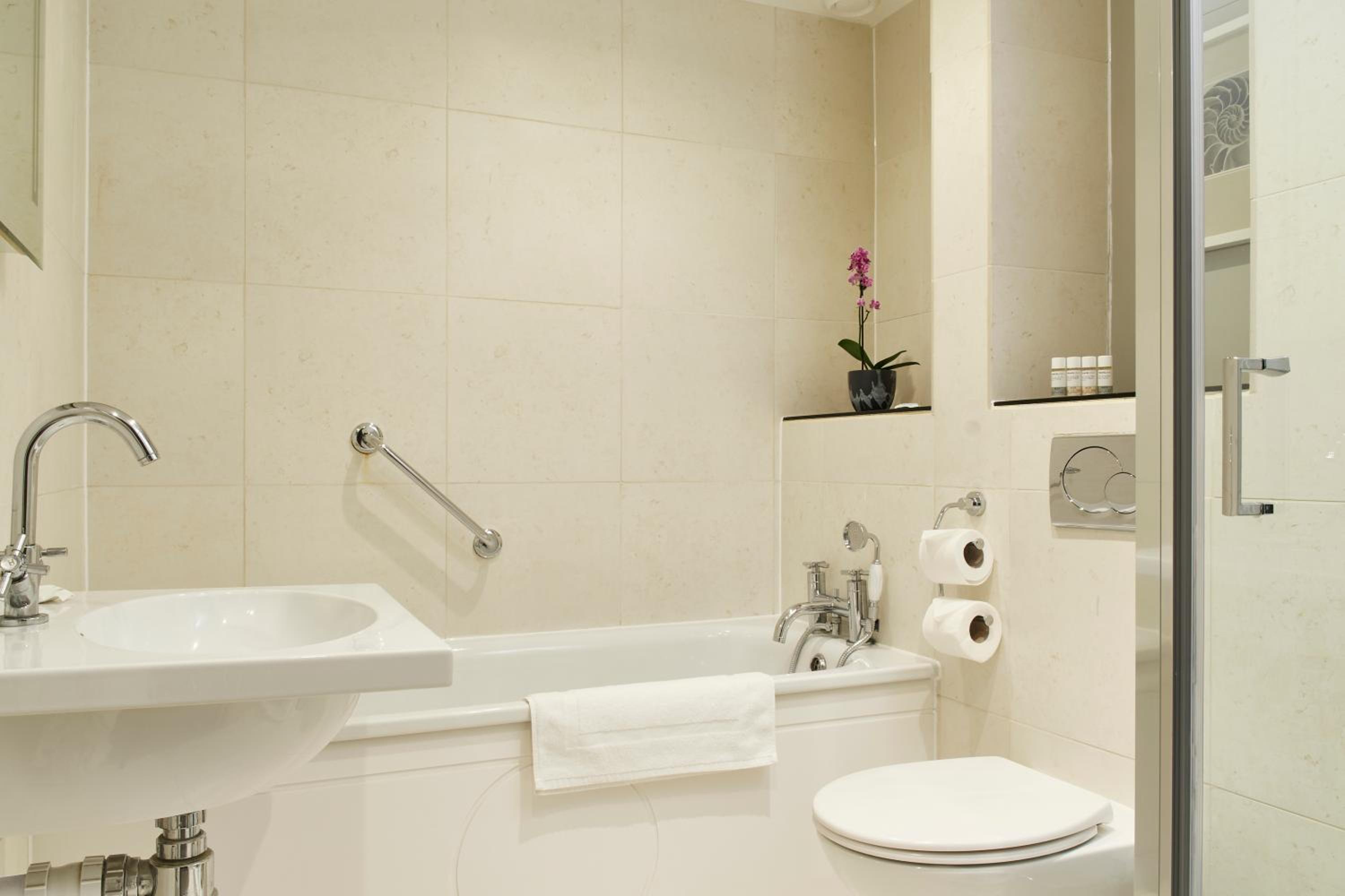 Tophams Hotel 65