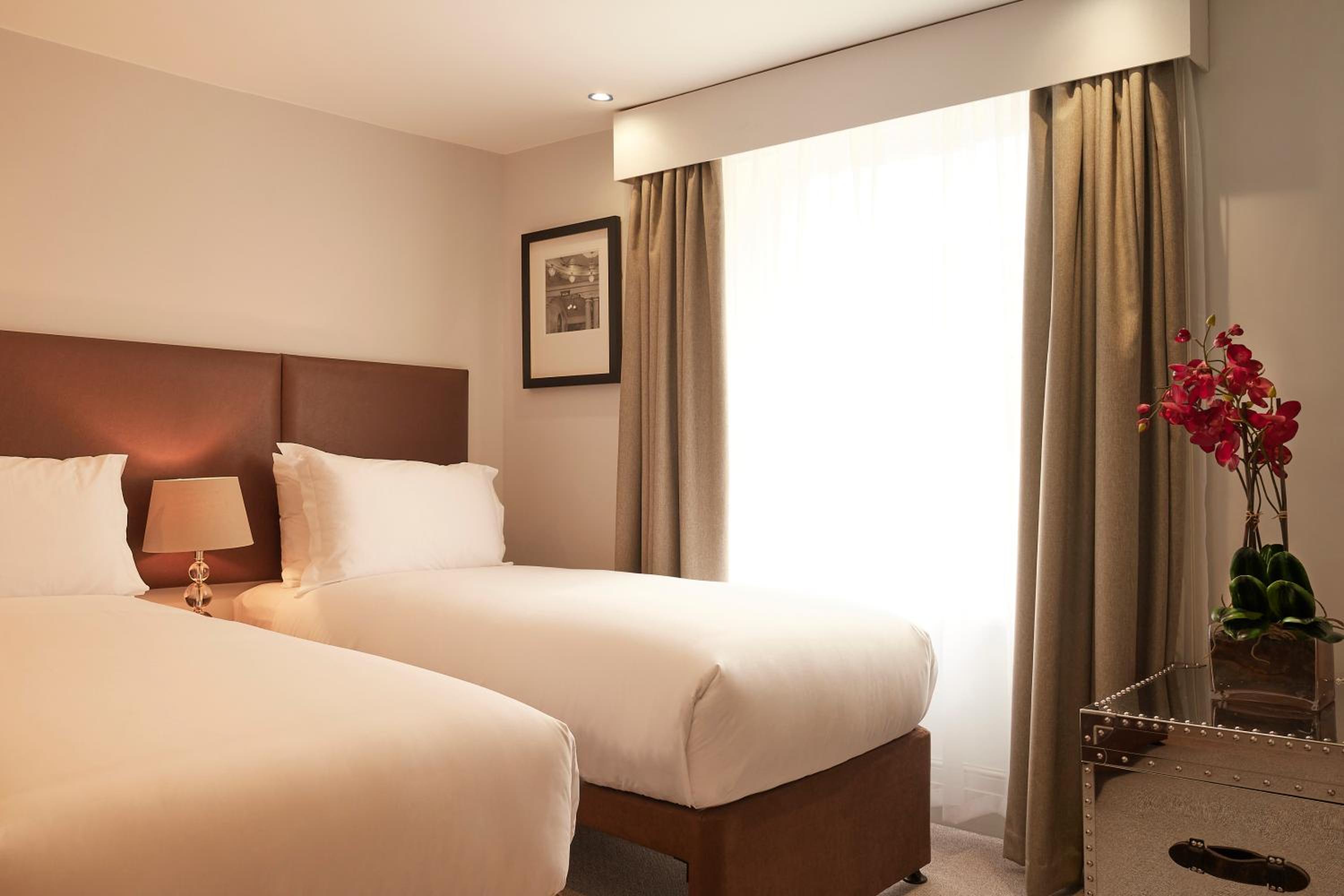 Tophams Hotel 27