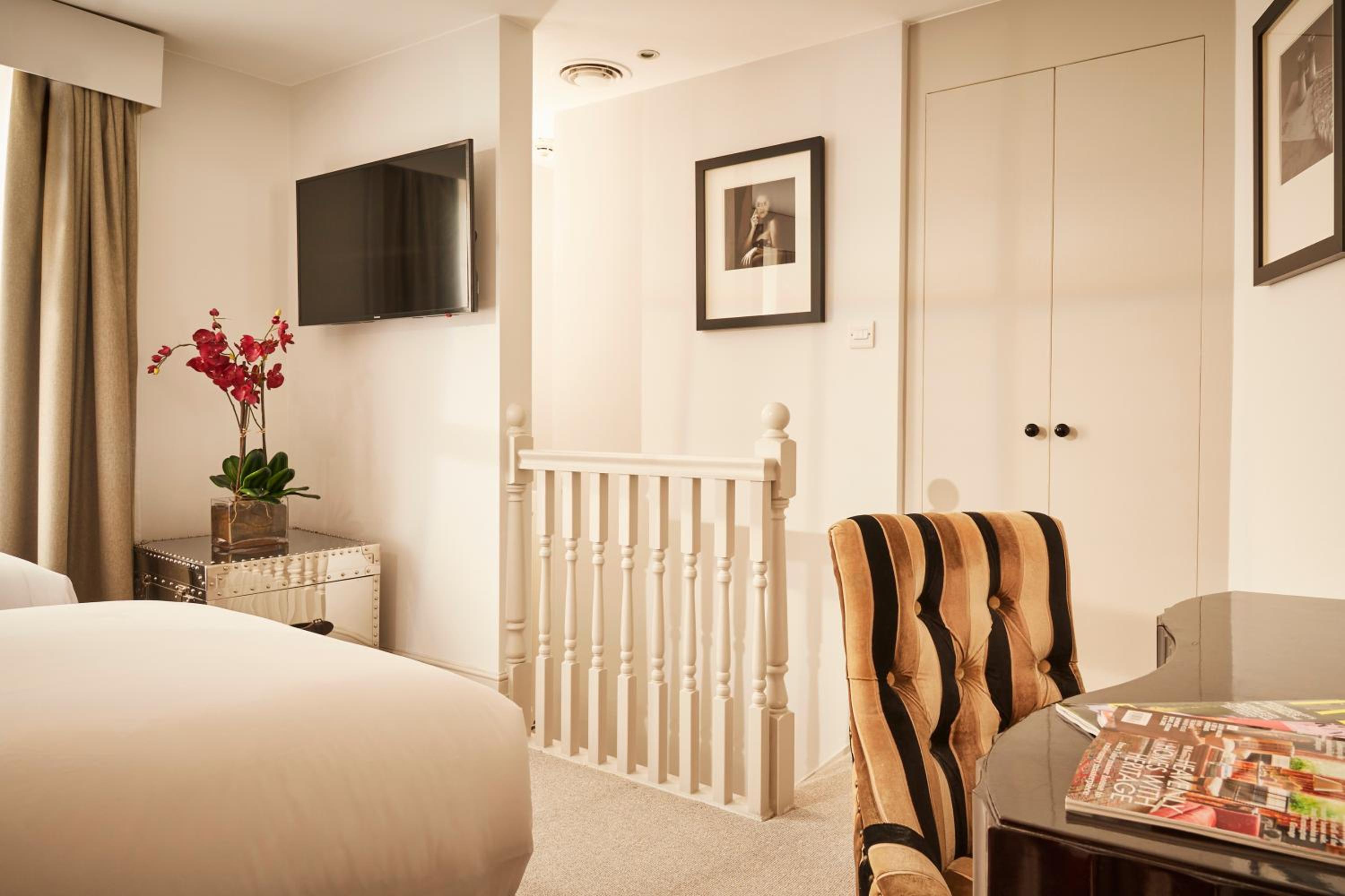 The Tophams Hotel 11