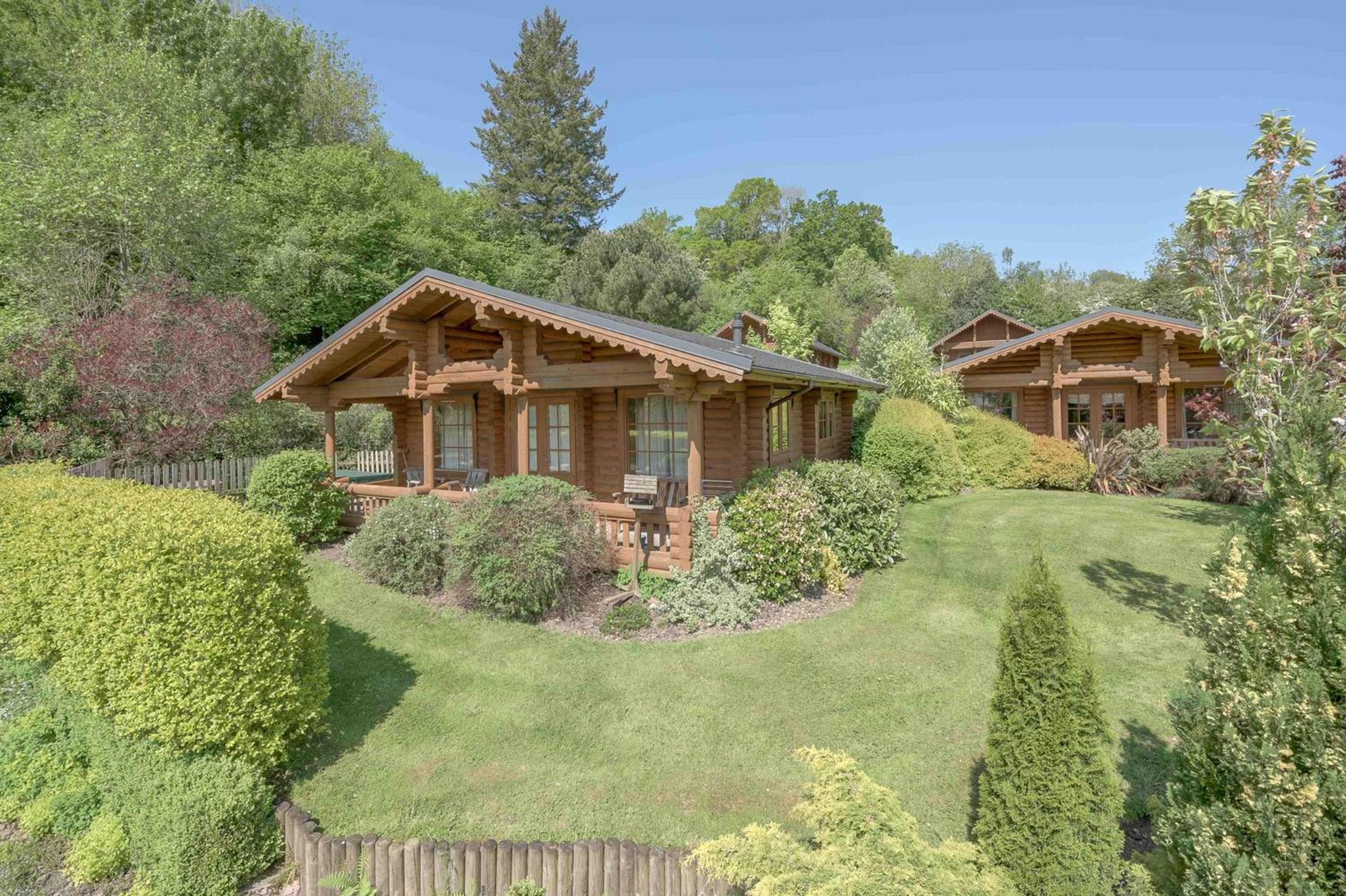 Hotel Countryside 3 Bedroom Log Cabin With Private Hot Tub - Ash
