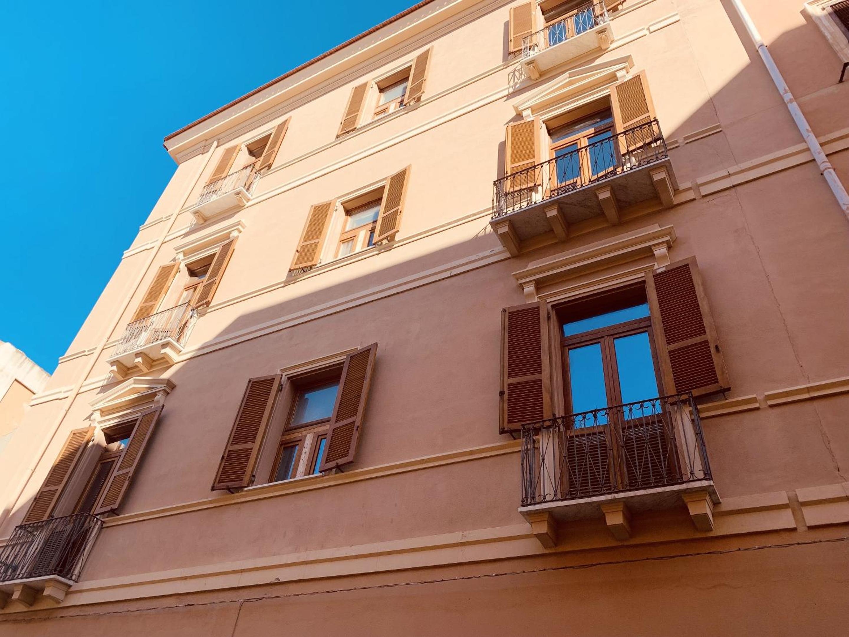 Elegant Studio in Cagliari, 60 m² with balcony and view photo 4