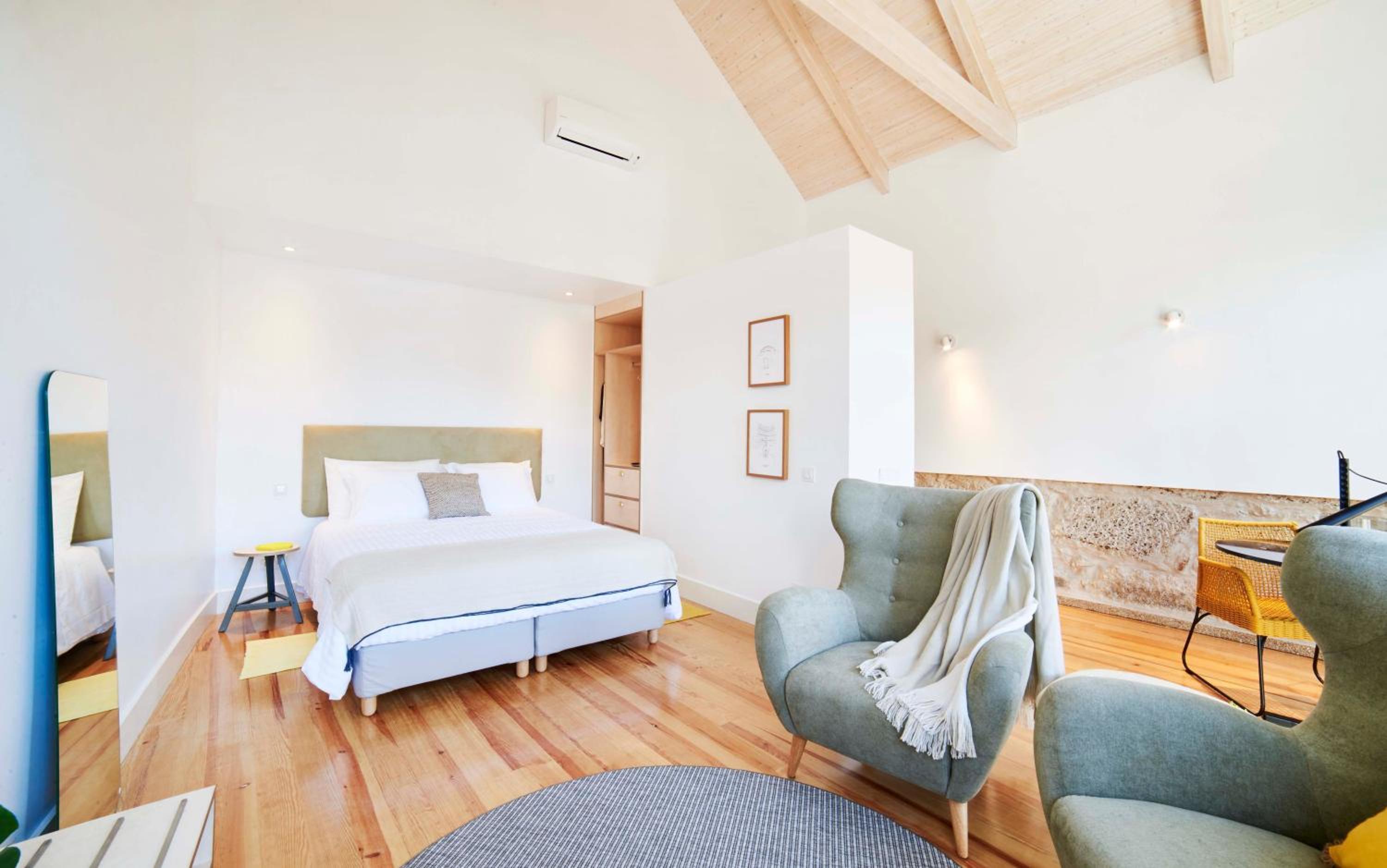 Pause Apartments