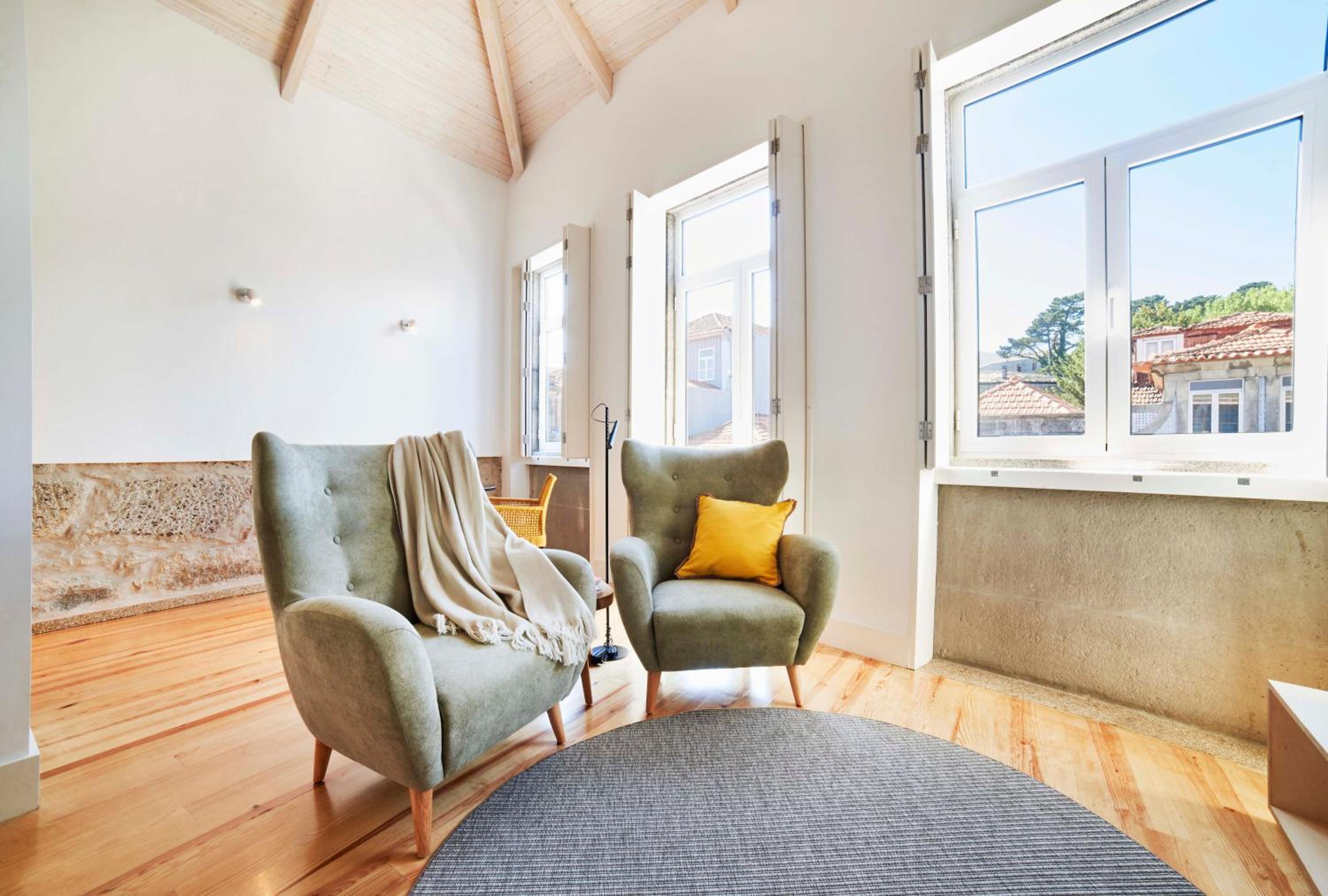 Pause Apartments