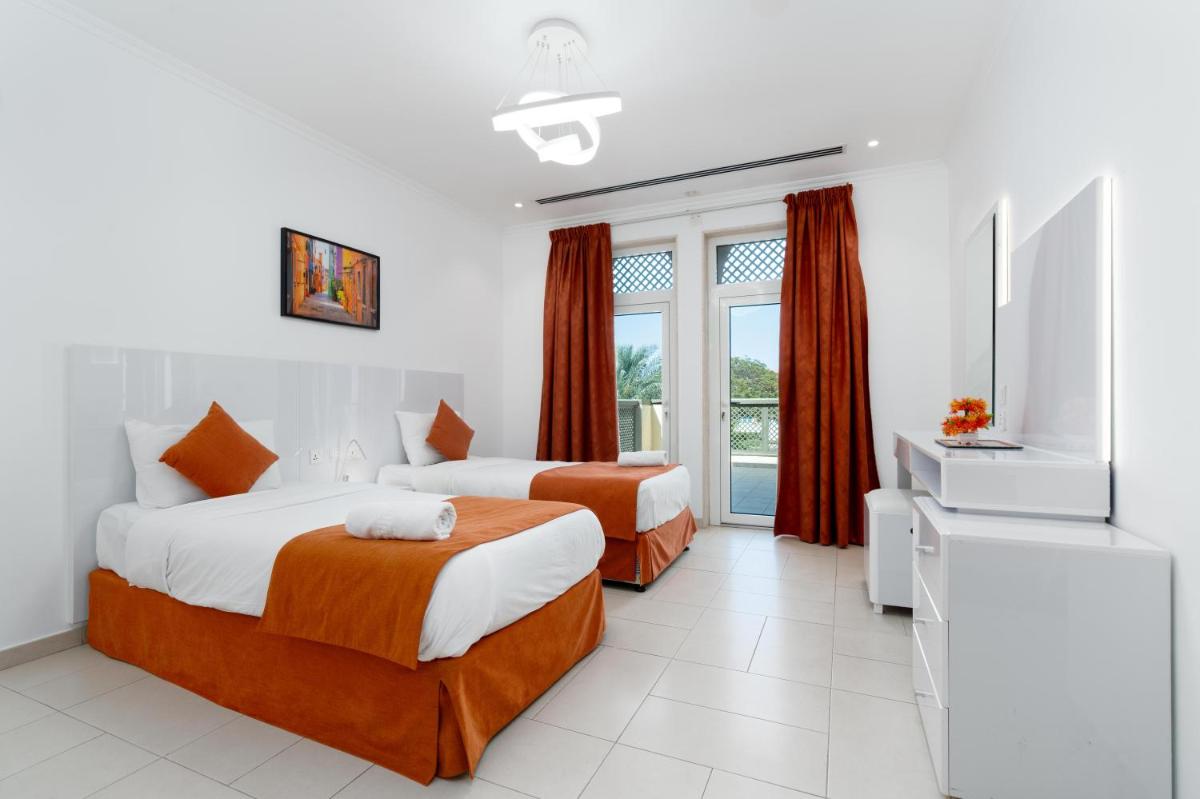 Dubai Marina Villa up 20 guest huge Private Pool