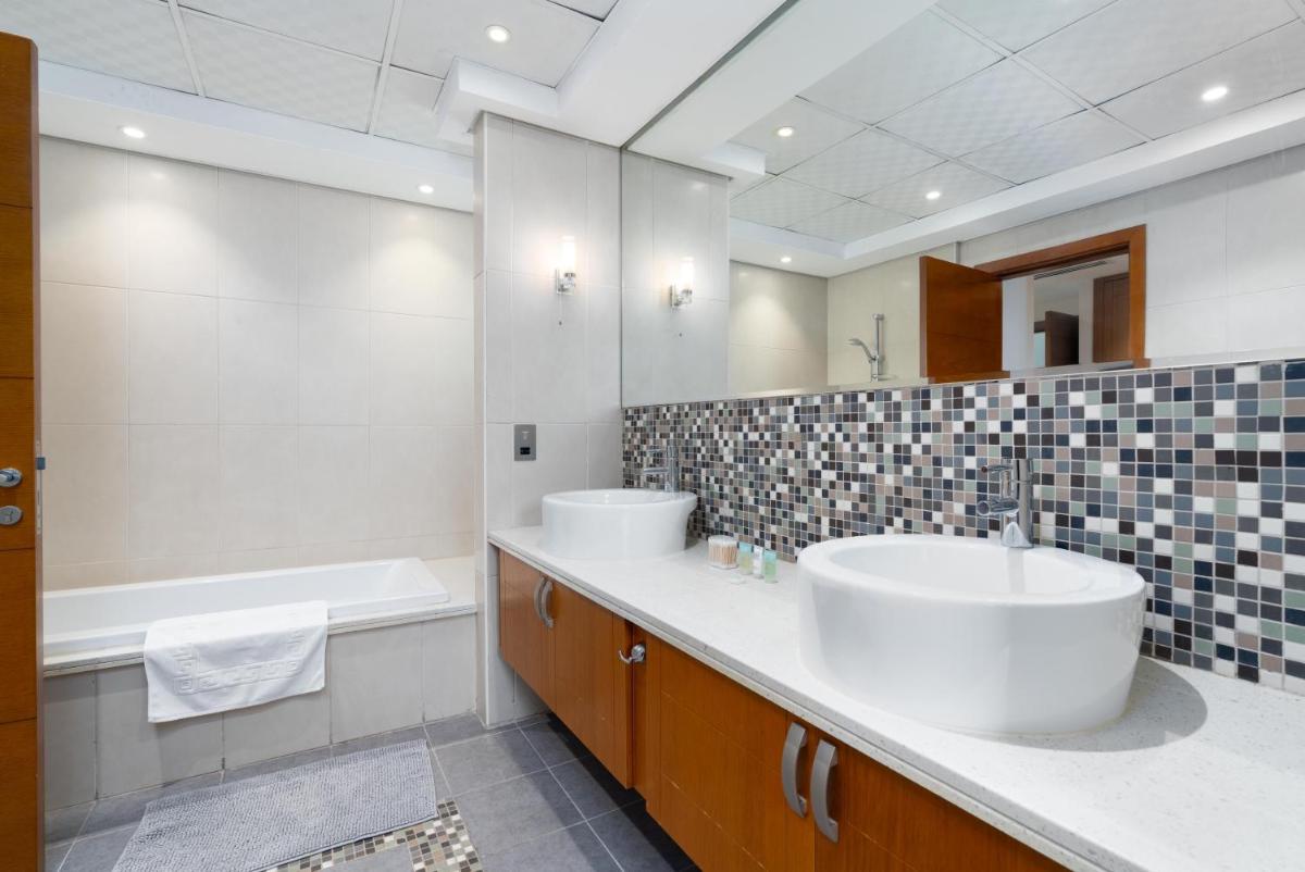 Dubai Marina Villa up 20 guest huge Private Pool