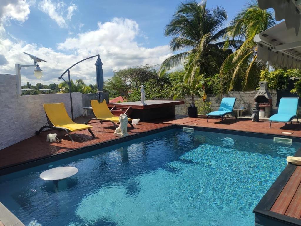MALAKA F1 TOUT CONFORT Le Moule avec Piscine view 3