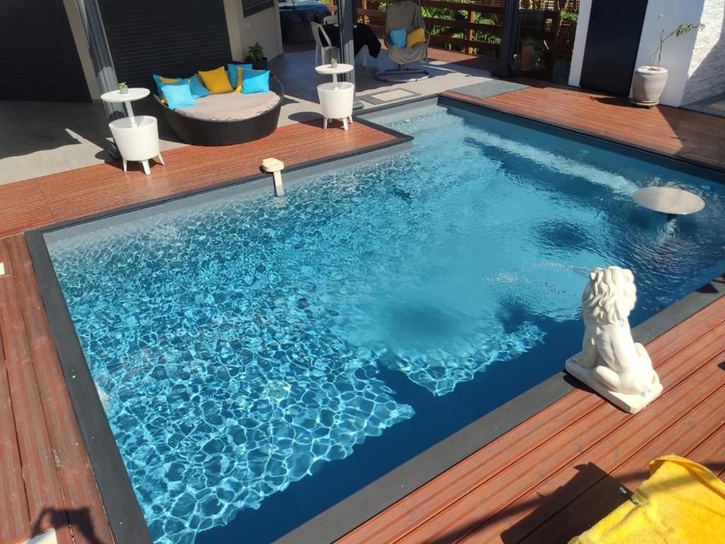 MALAKA F1 TOUT CONFORT Le Moule avec Piscine view 2