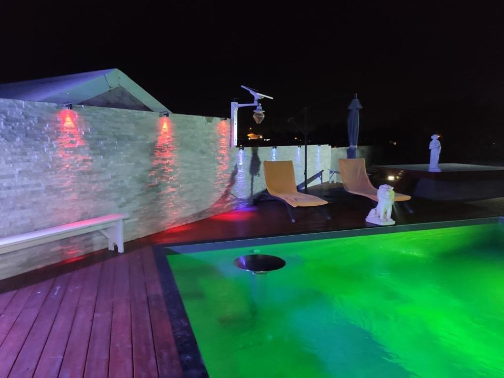 MALAKA F1 TOUT CONFORT Le Moule avec Piscine view 4
