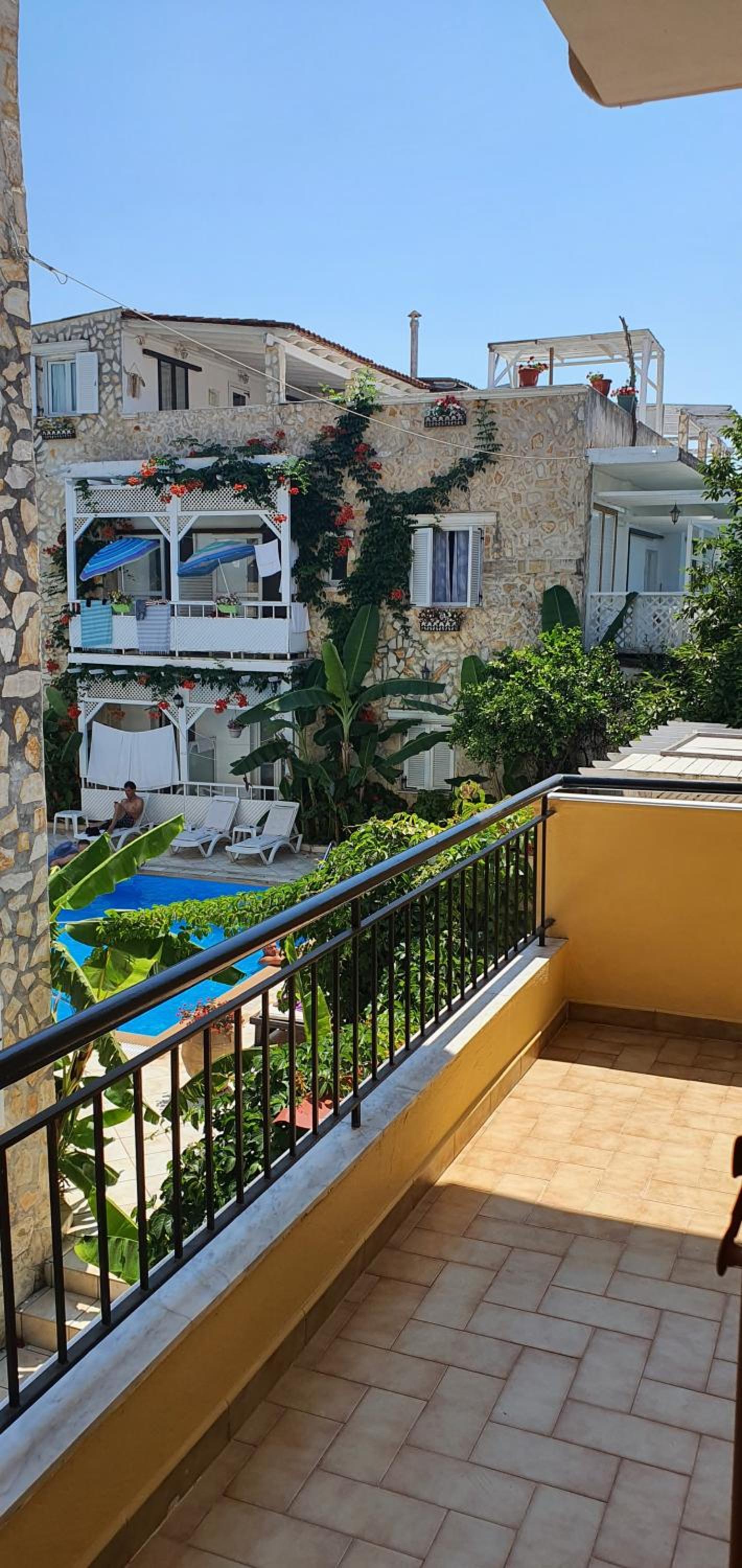 balcony