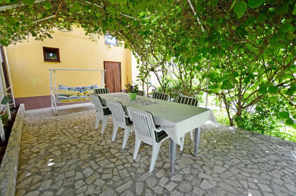 Apartment Karolina - green oasis with free parking