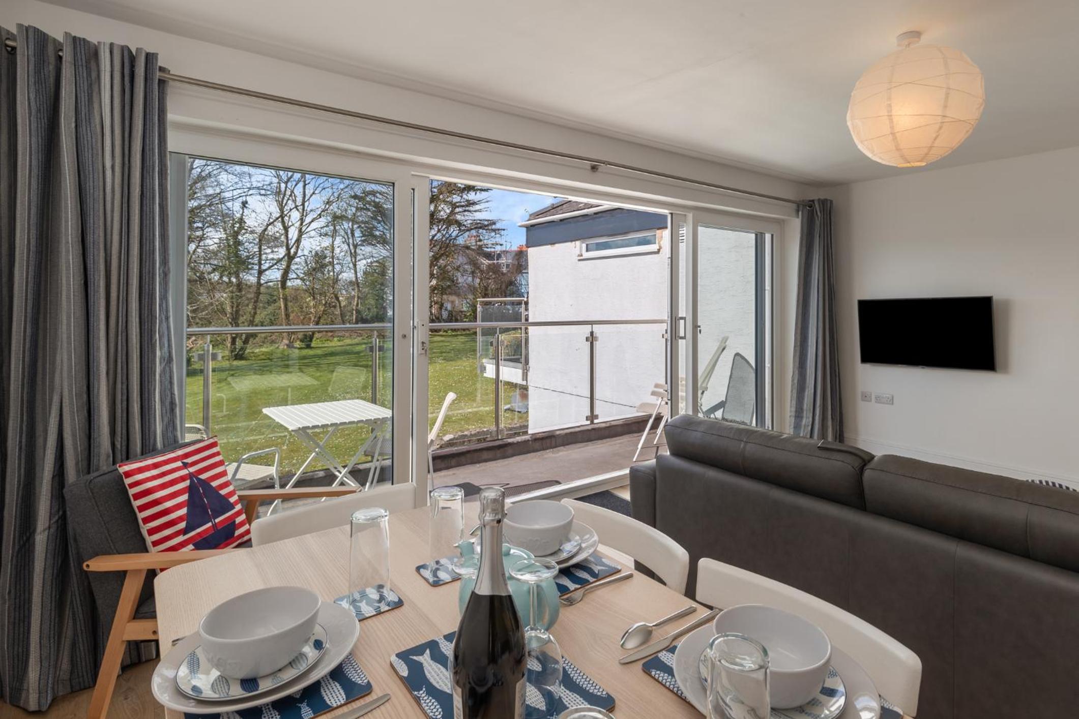 Coedrath Park 20 - Modern Apartment, Close to the Beach view 2