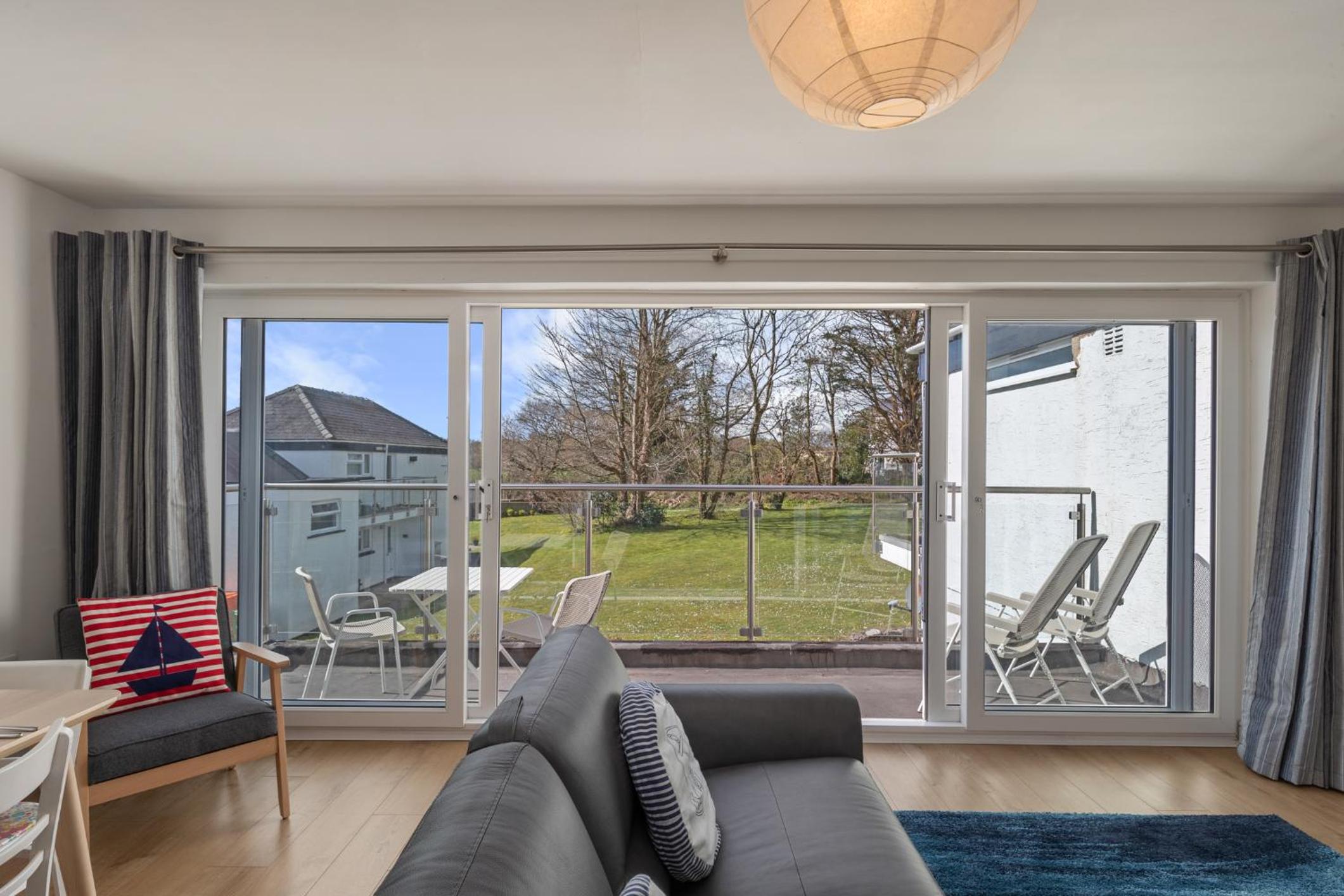 Coedrath Park 20 - Modern Apartment, Close to the Beach view 3
