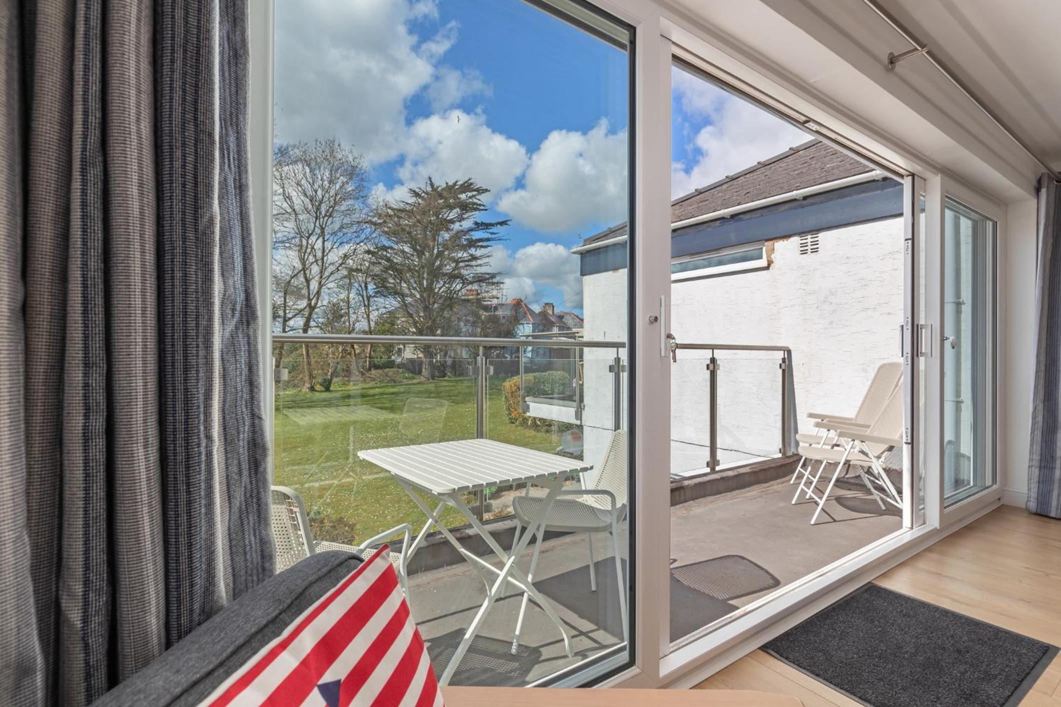 Coedrath Park 20 - Modern Apartment, Close to the Beach view 4