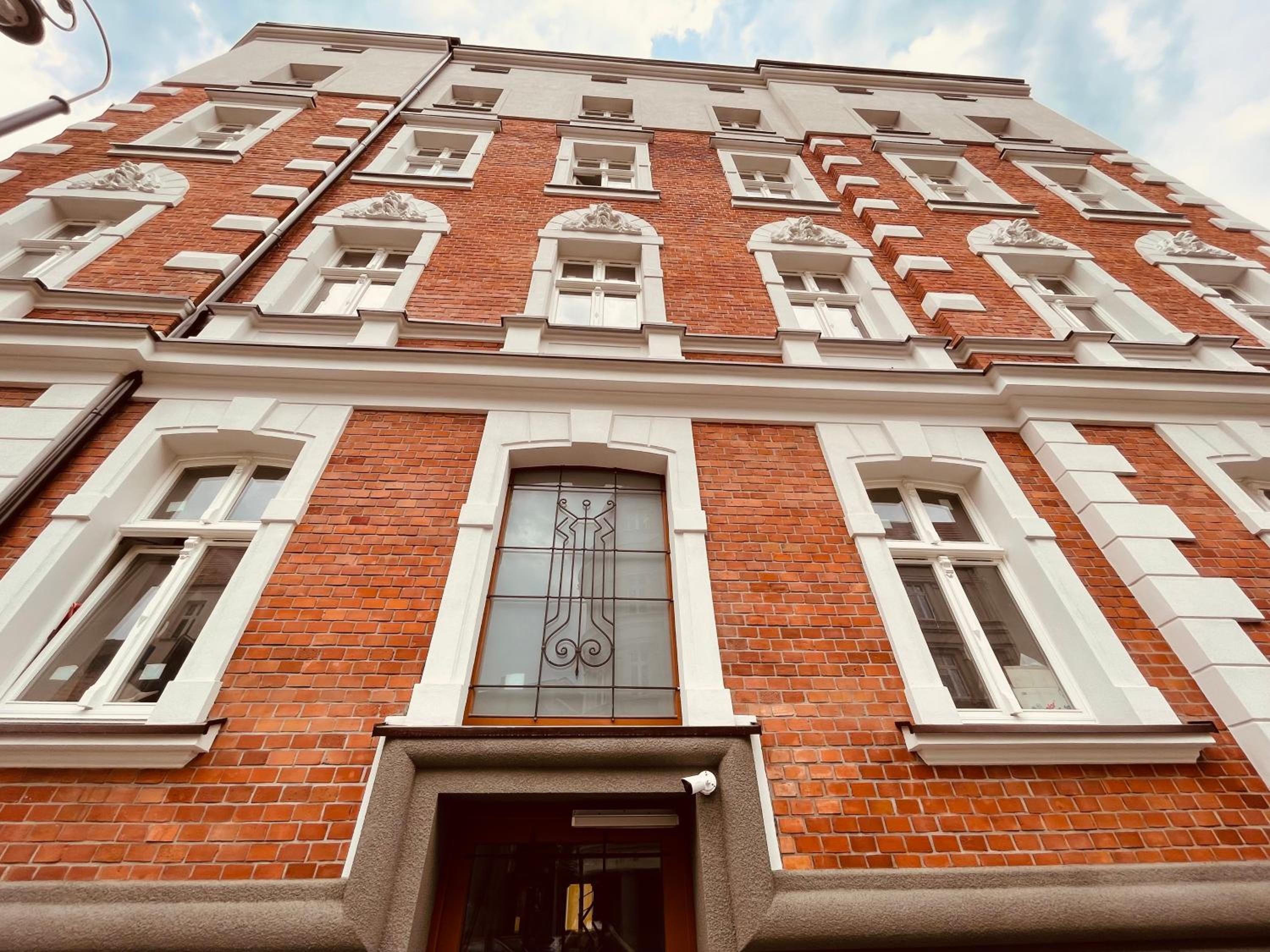 Apartamenty KTW Kościuszki 41 - SKY & DESIGN view 2