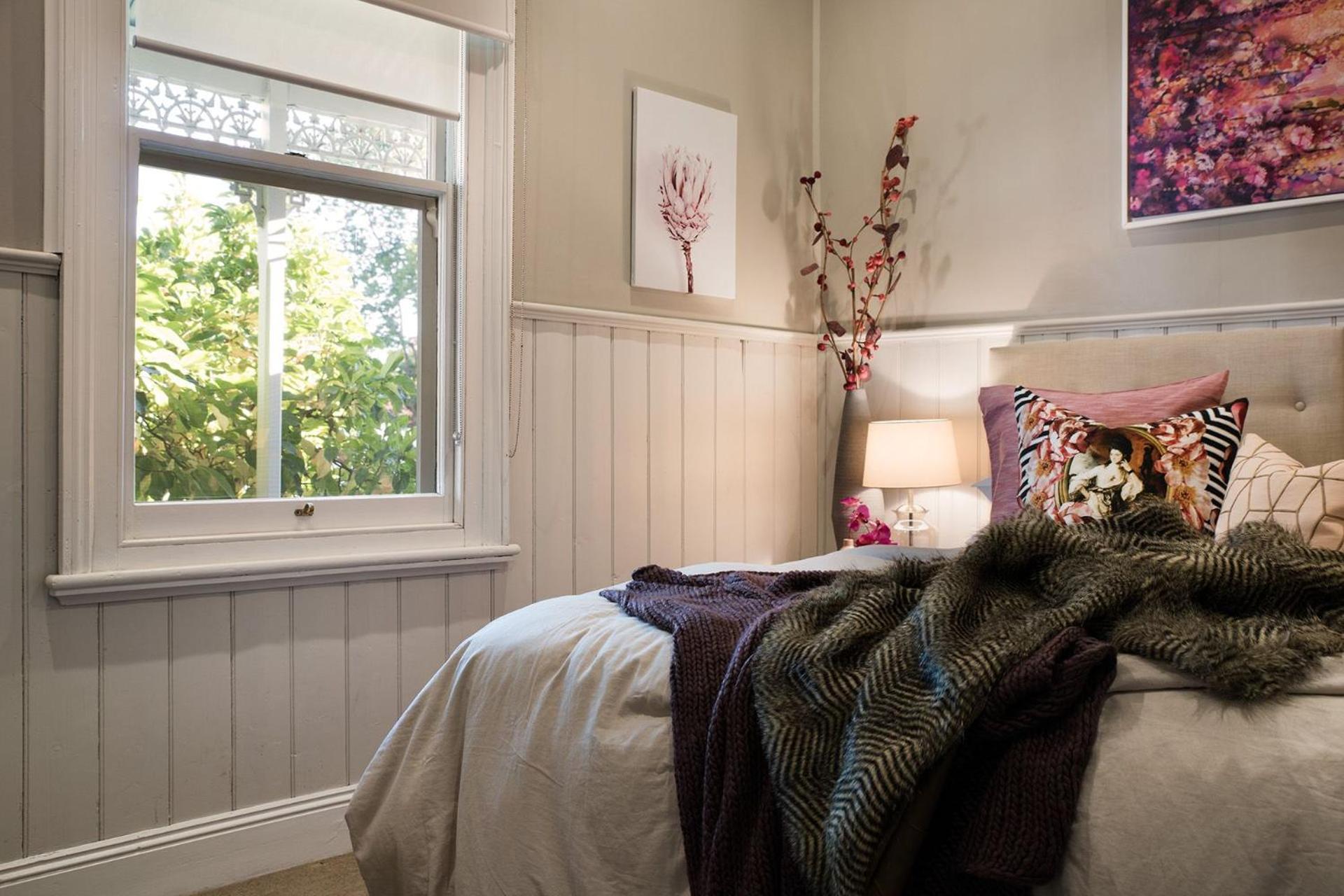Albert Cottage - charming miner's cottage in town view 4
