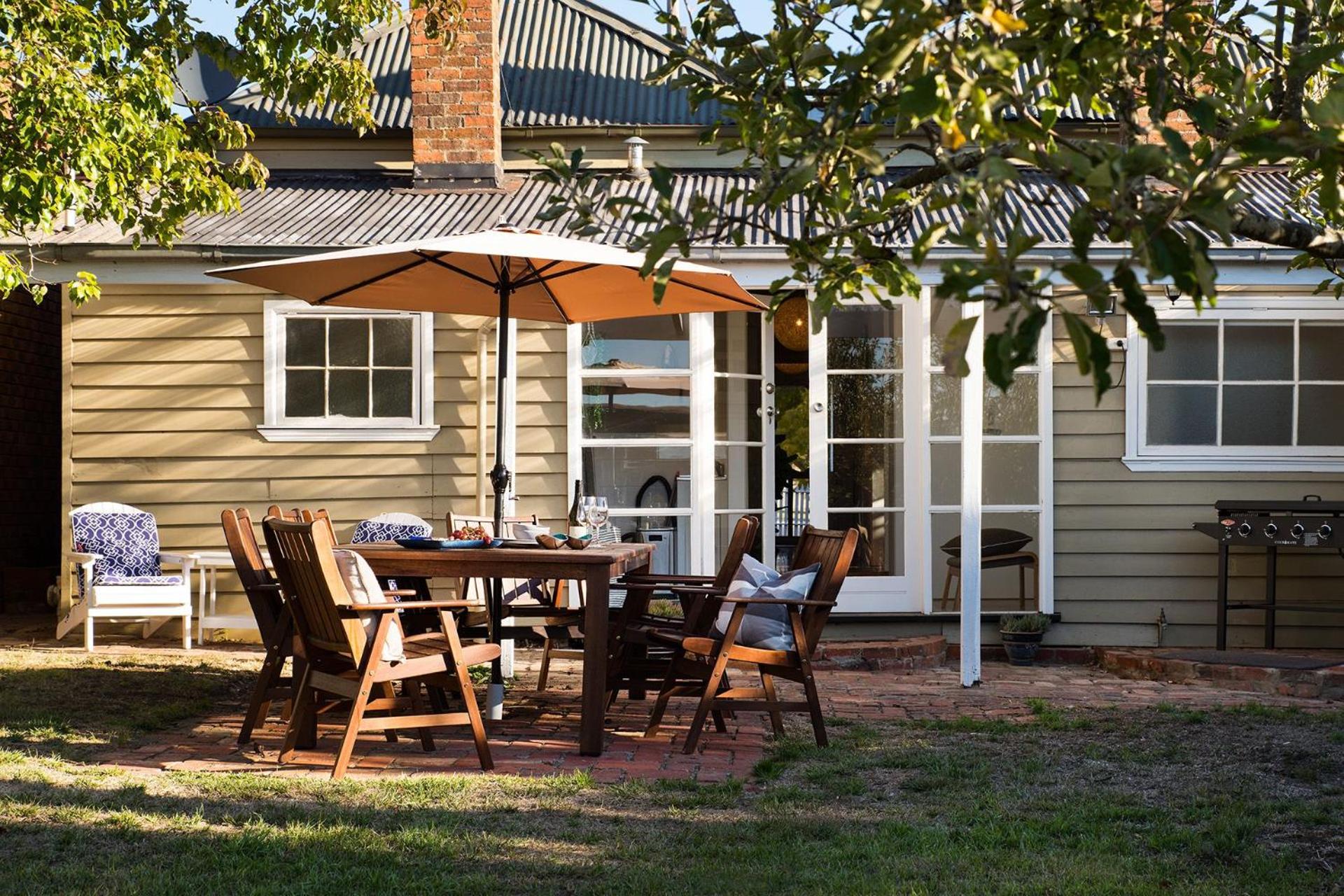 Albert Cottage - charming miner's cottage in town view 5