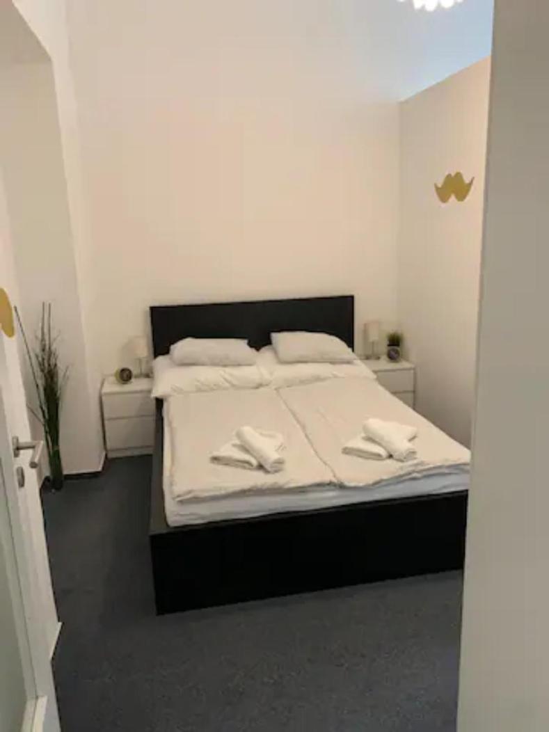 Little Tom Apartments