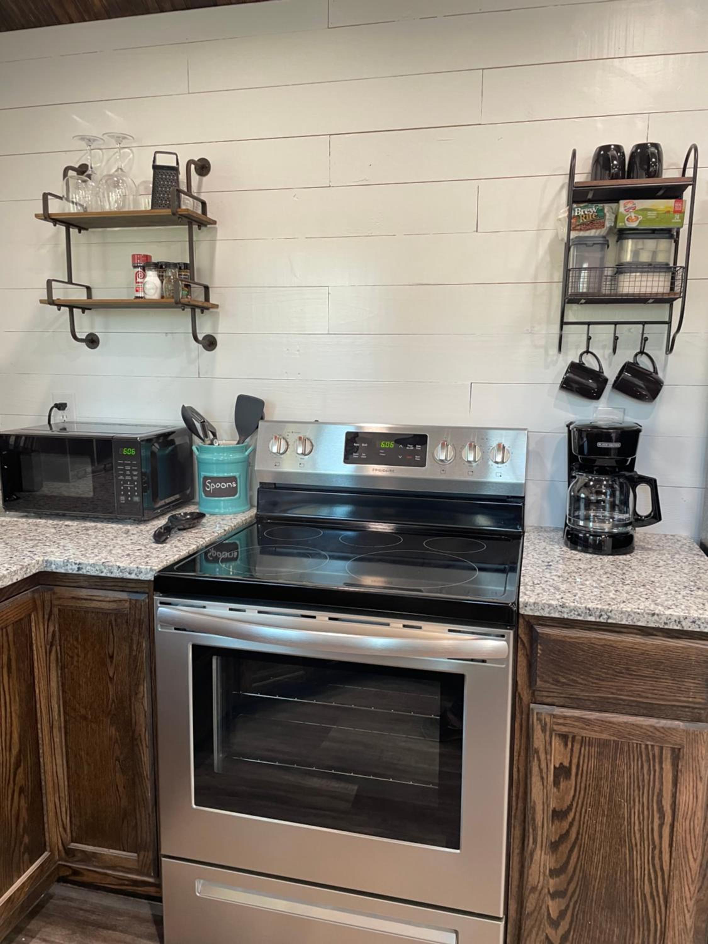 Marshall Vacations - Cozy Cabin in Crestwood Subdivision - Property Image 2