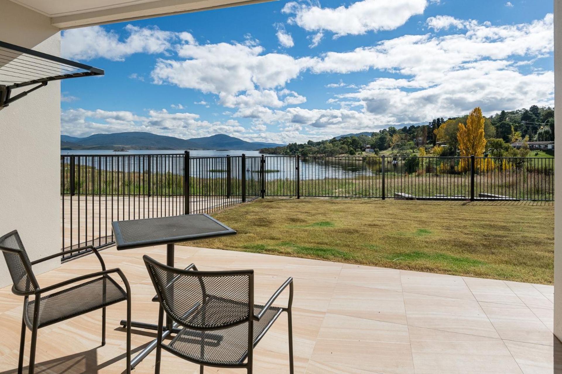 Lake Villavista - 4BR Luxury Townhouse l Pet Friendly l Lake Views l WiFi l BBQ