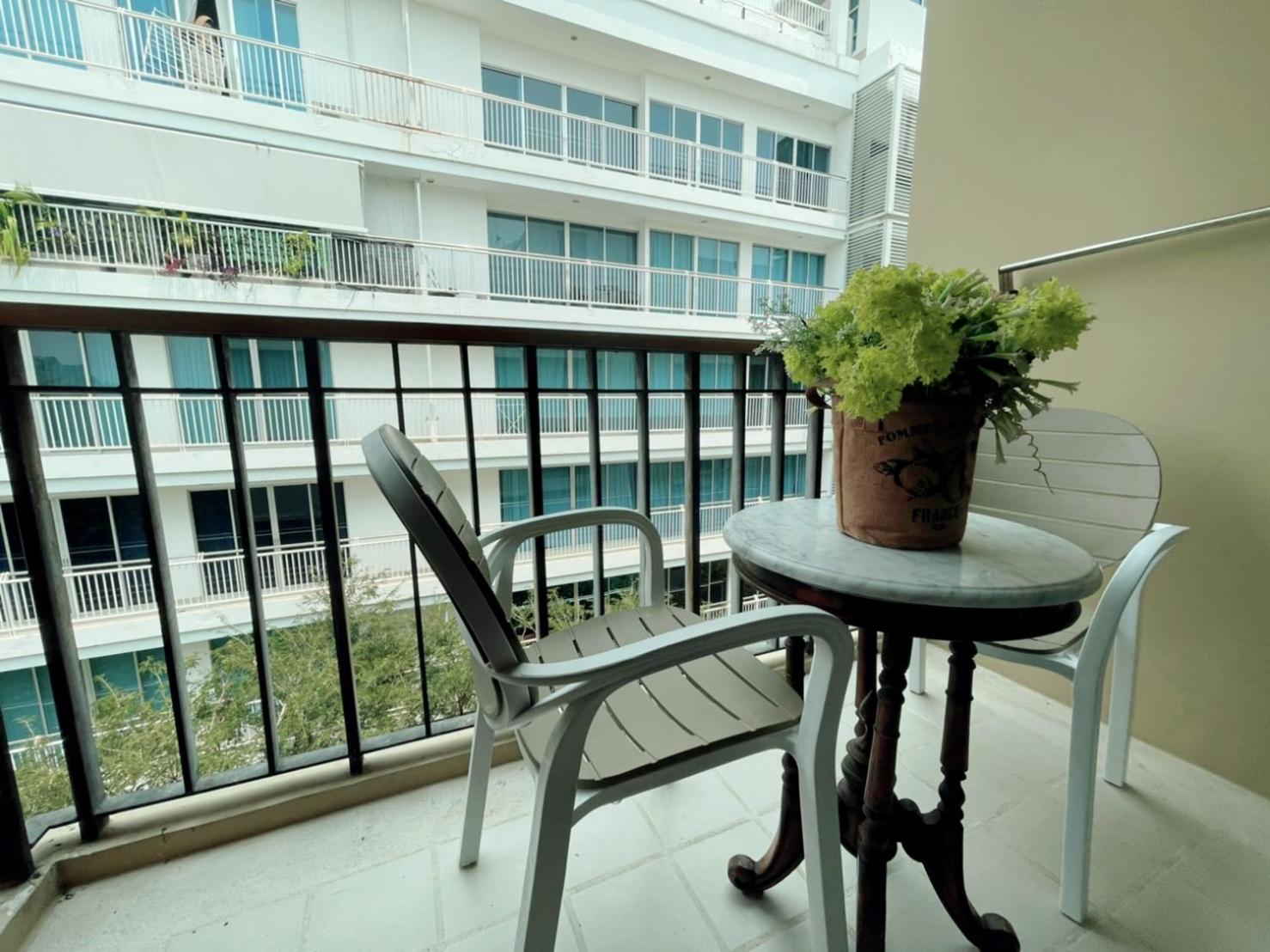 balcony