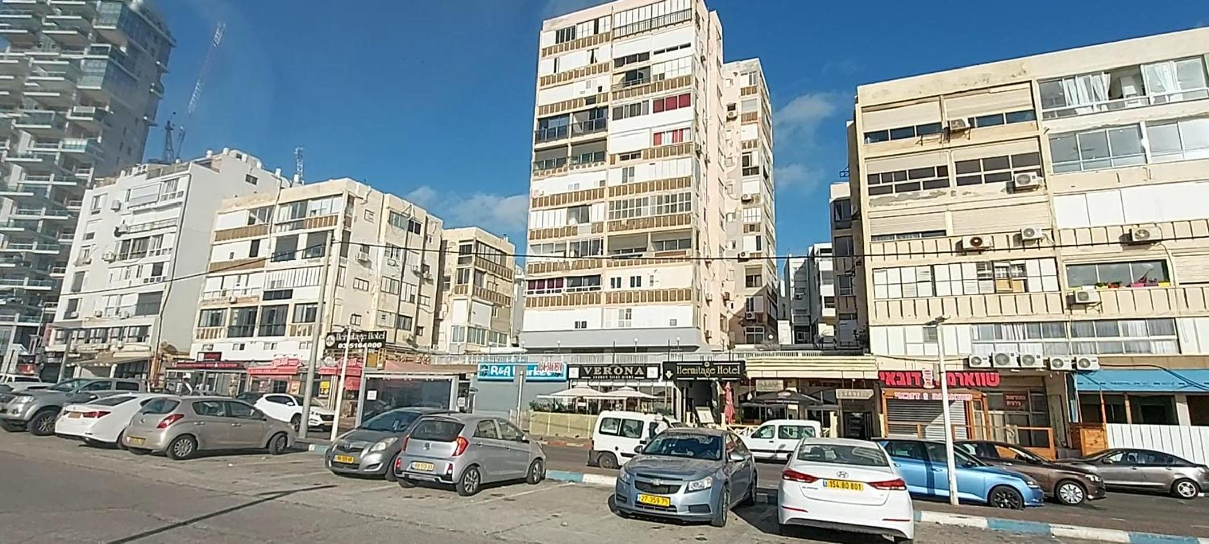 Beachfront Apartment Bat Yam 613 view 2