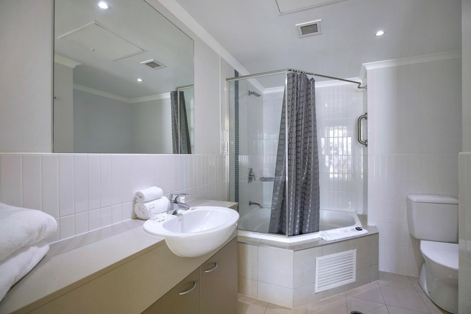Ettalong Beach Luxury Apartments view 3
