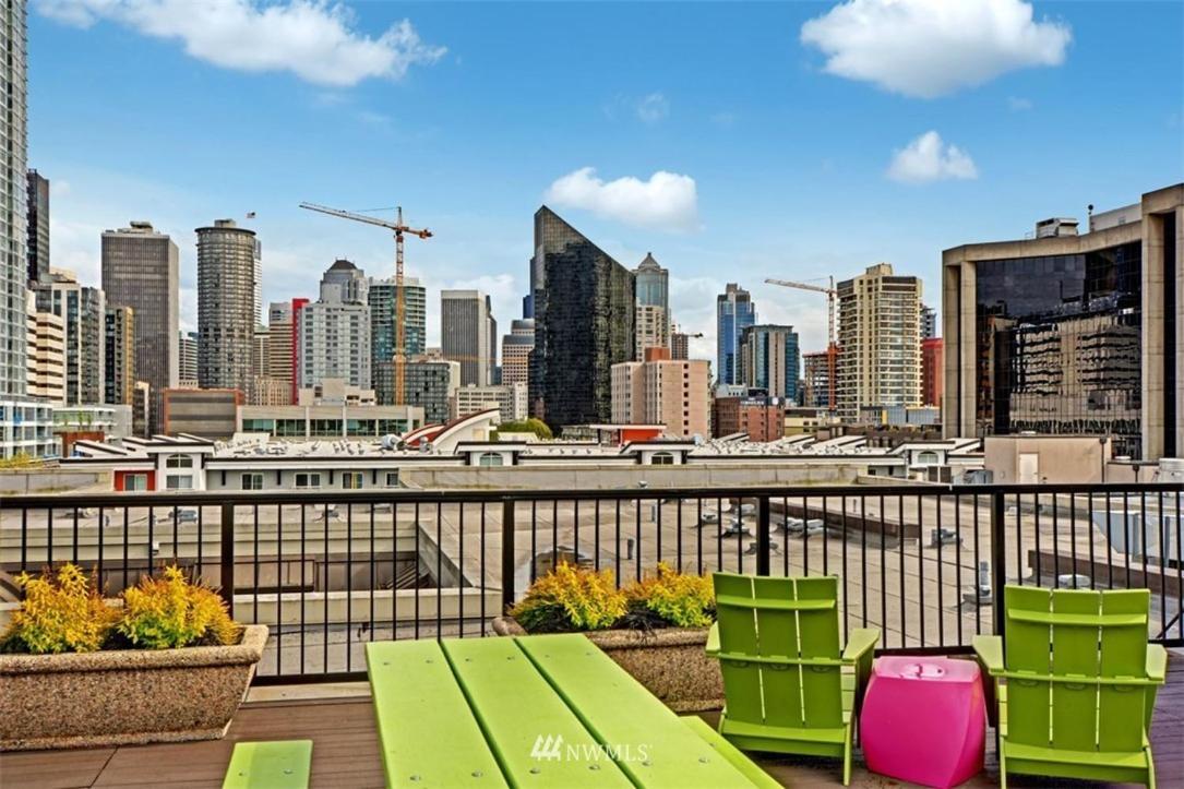 Lovely 1 Bedroom Condo in the Heart of Seattle! view 4