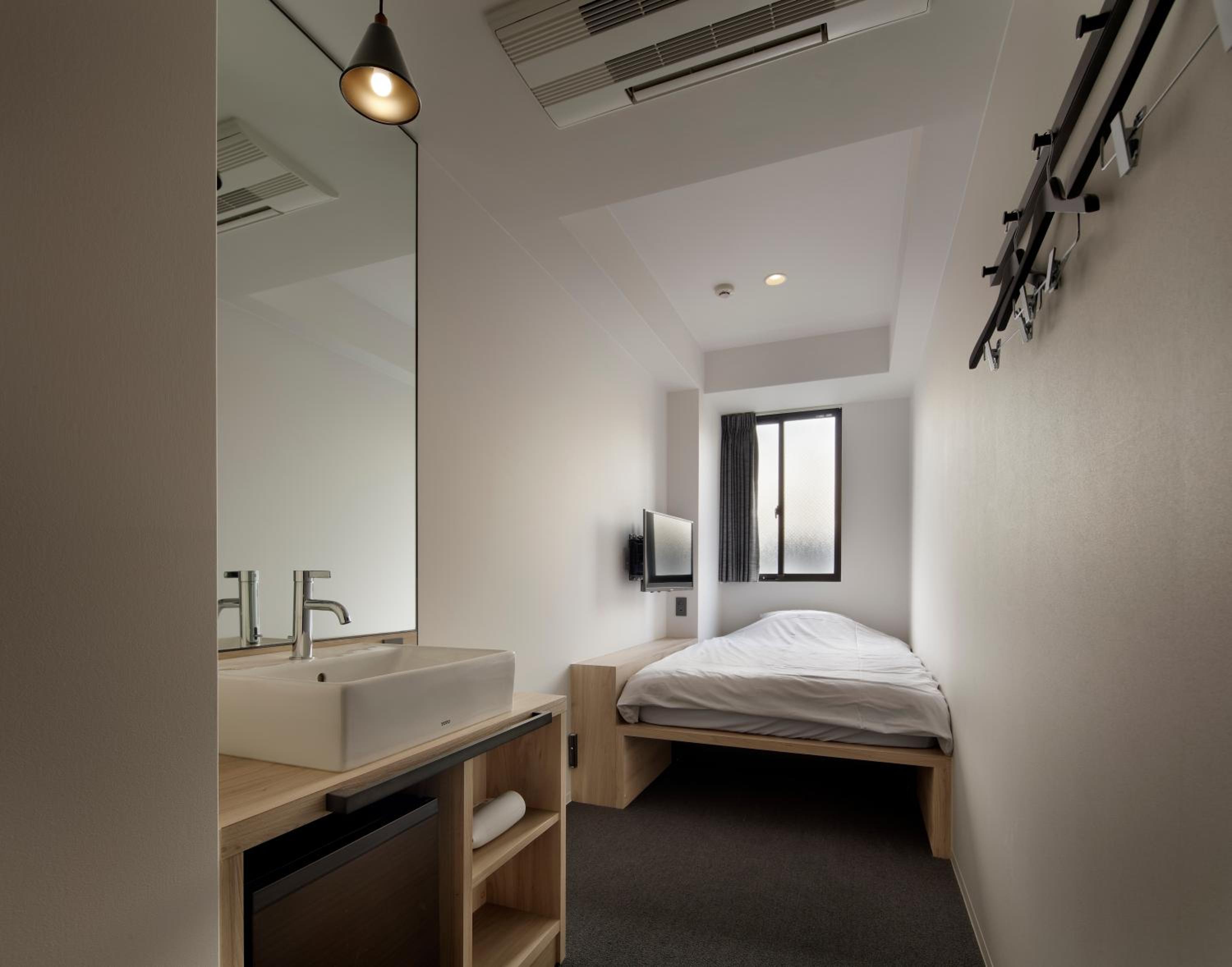 Piece Hostel Sanjo 12