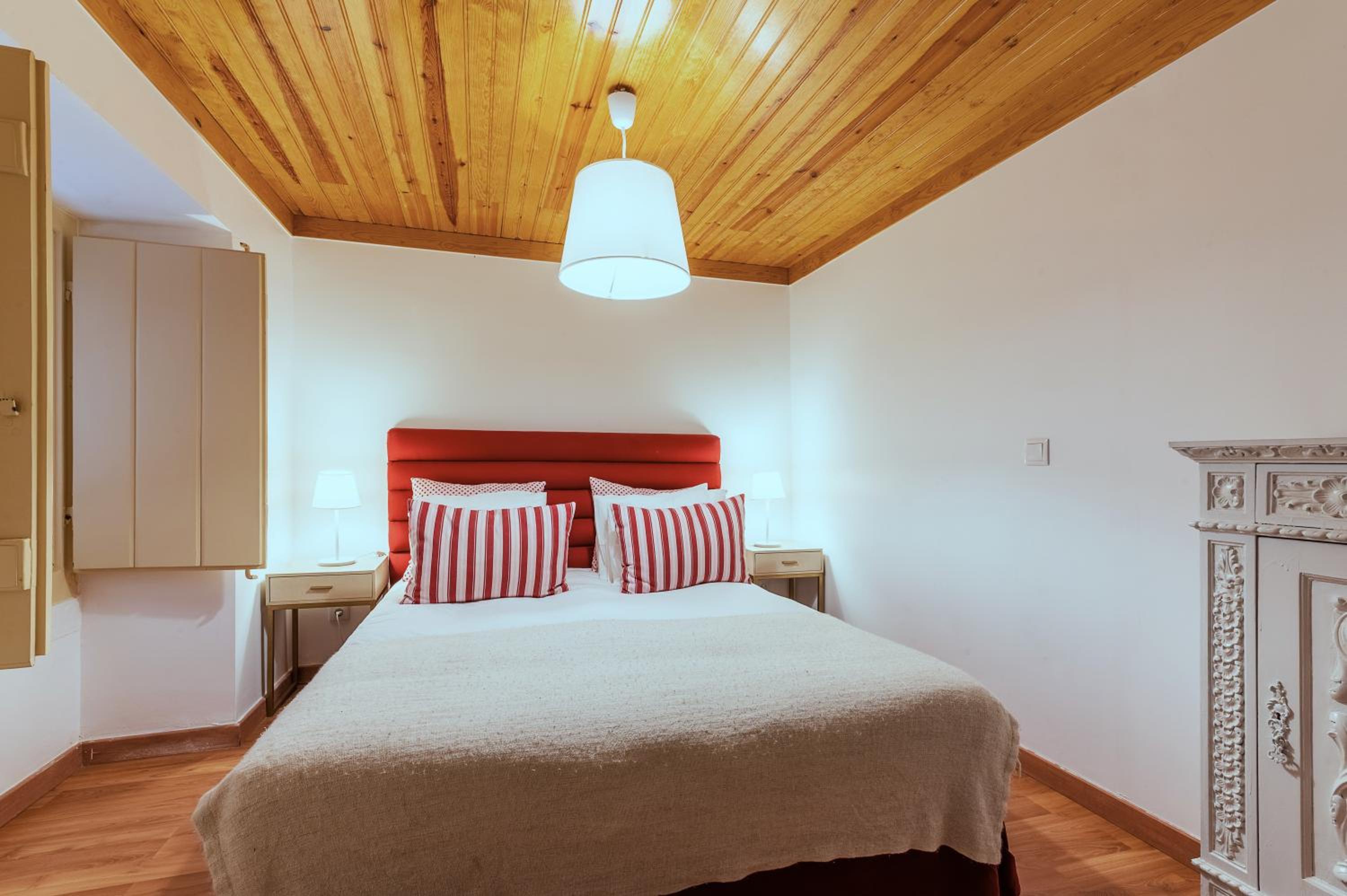 Portas do Teatro Apartments 2 view 3