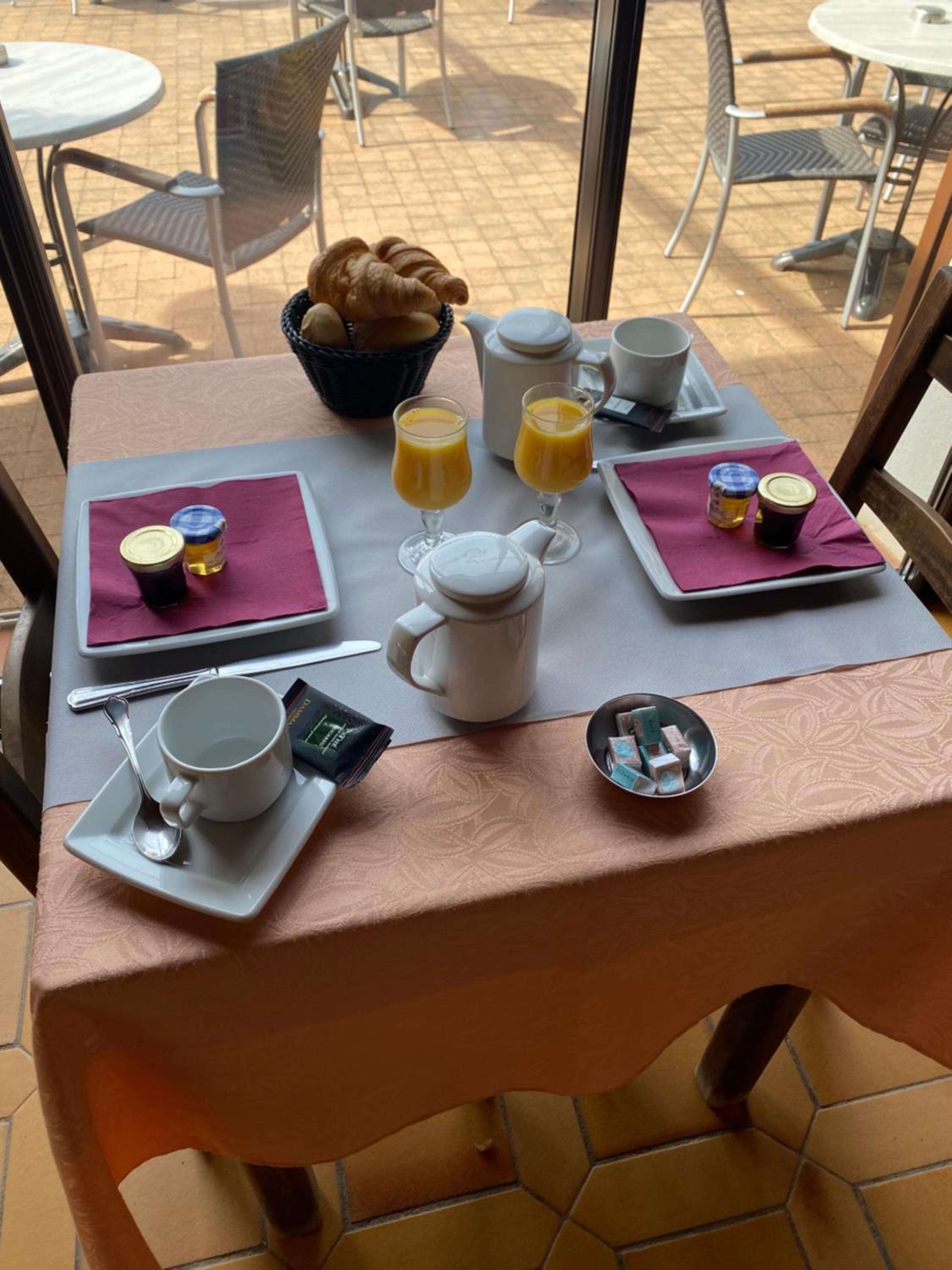breakfast buffet