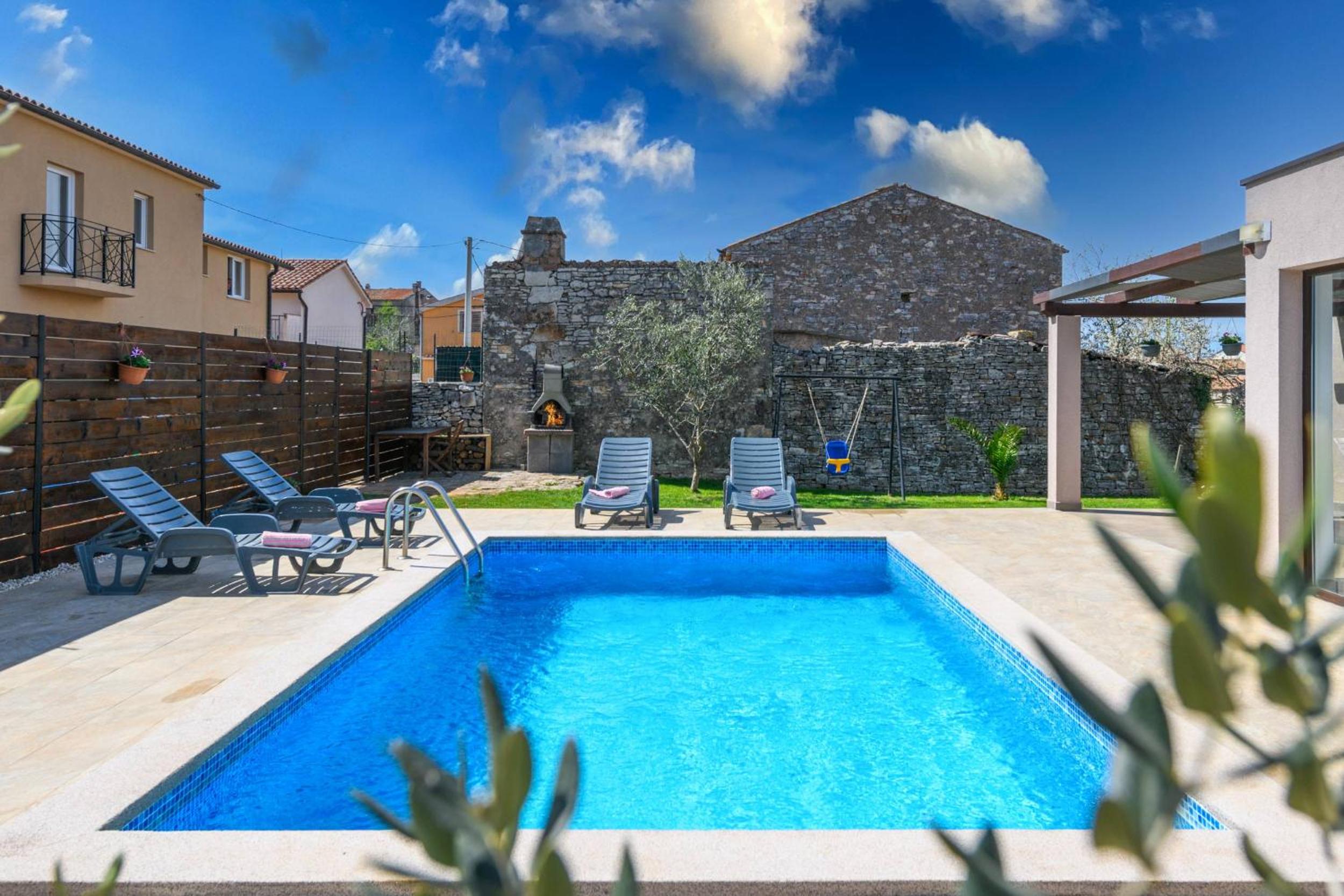 Bobo Family house with pool view 5