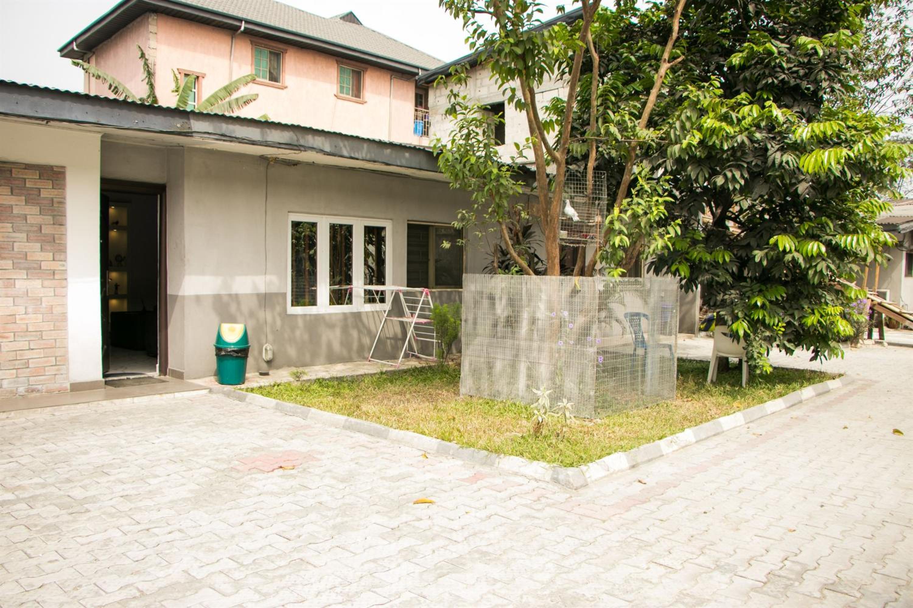 Easyinn Shortlet Apartment view 5
