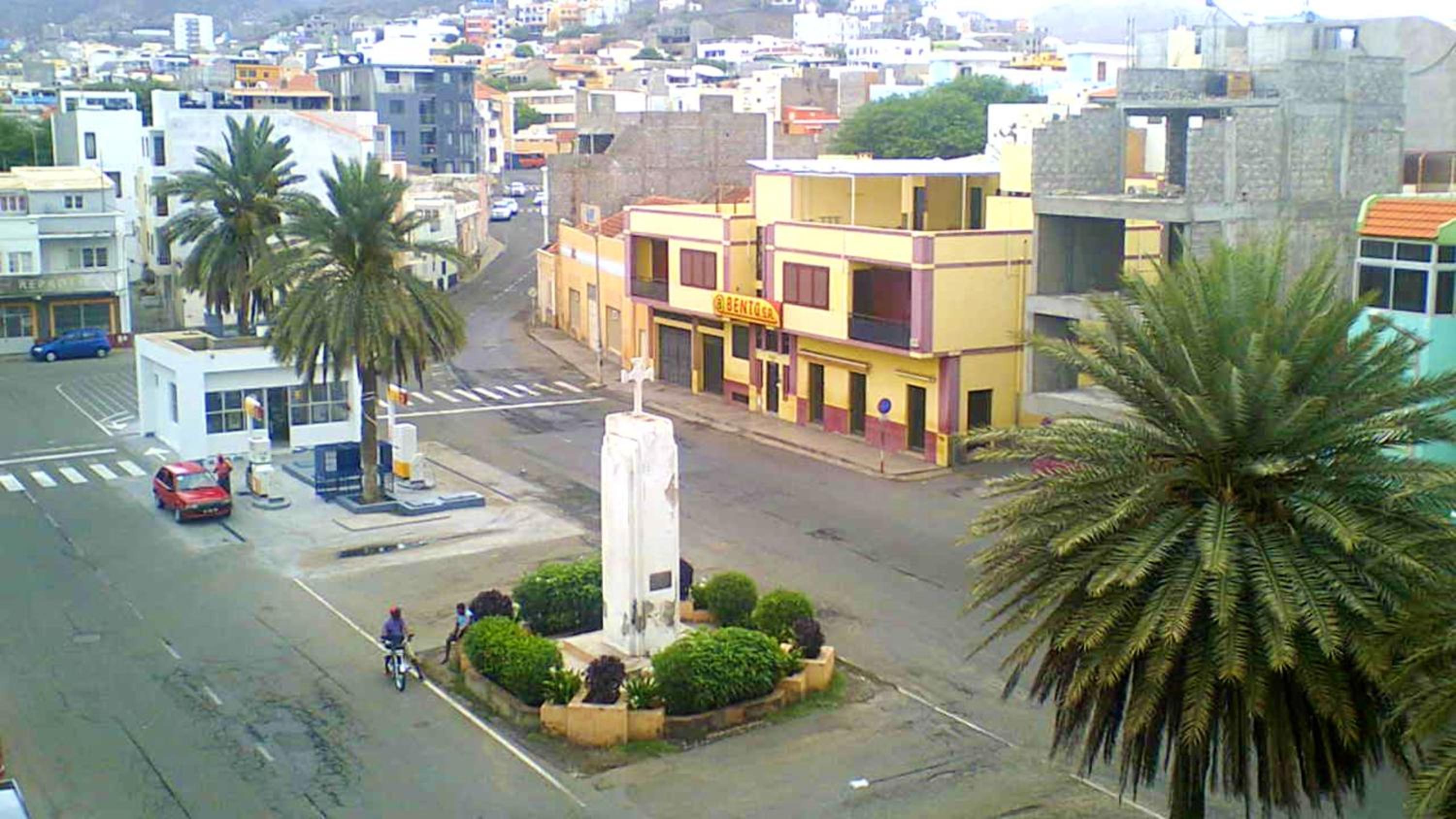 Spacious apartment in Mindelo, mountain view, 164 m²