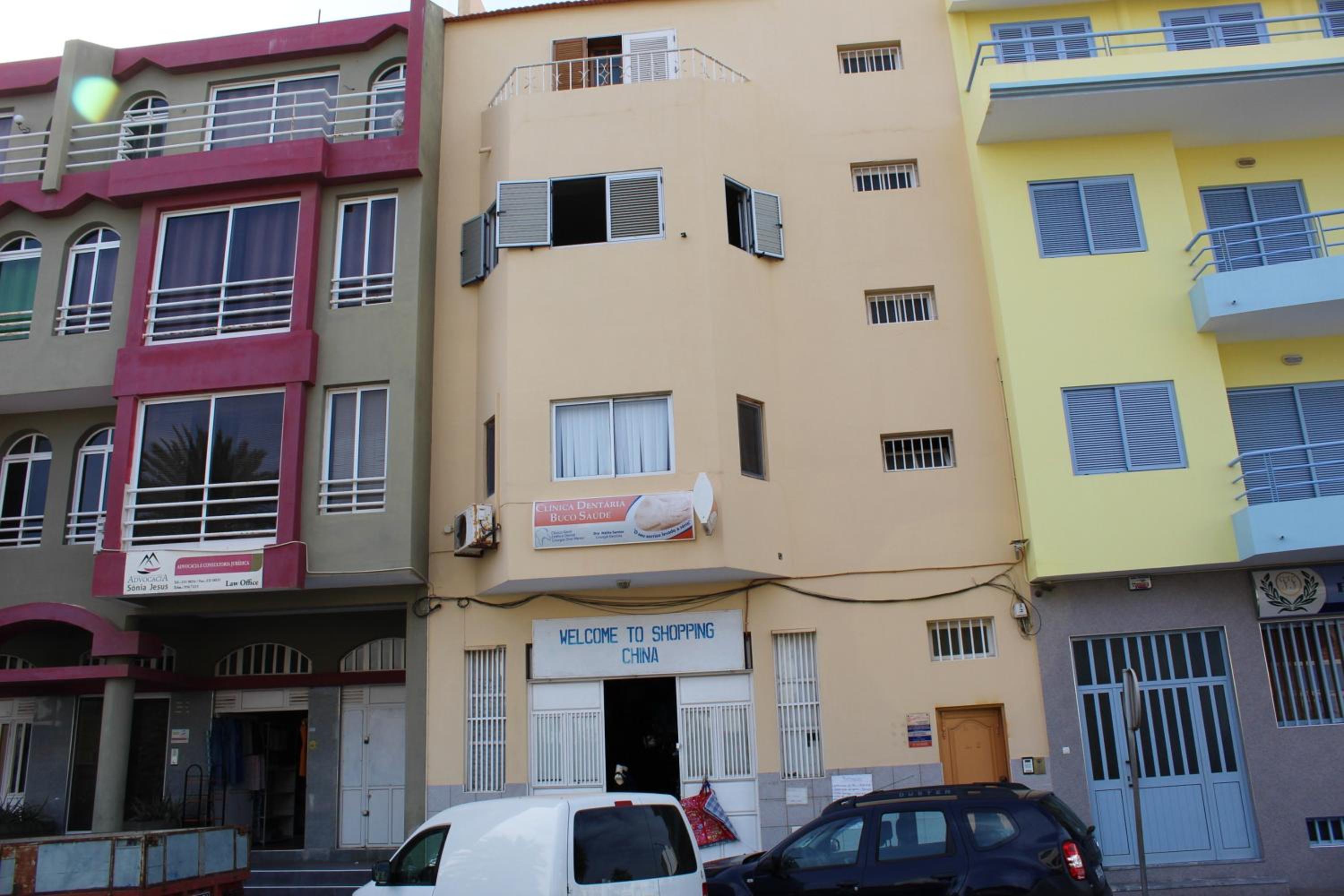 Spacious apartment in Mindelo, mountain view, 164 m²