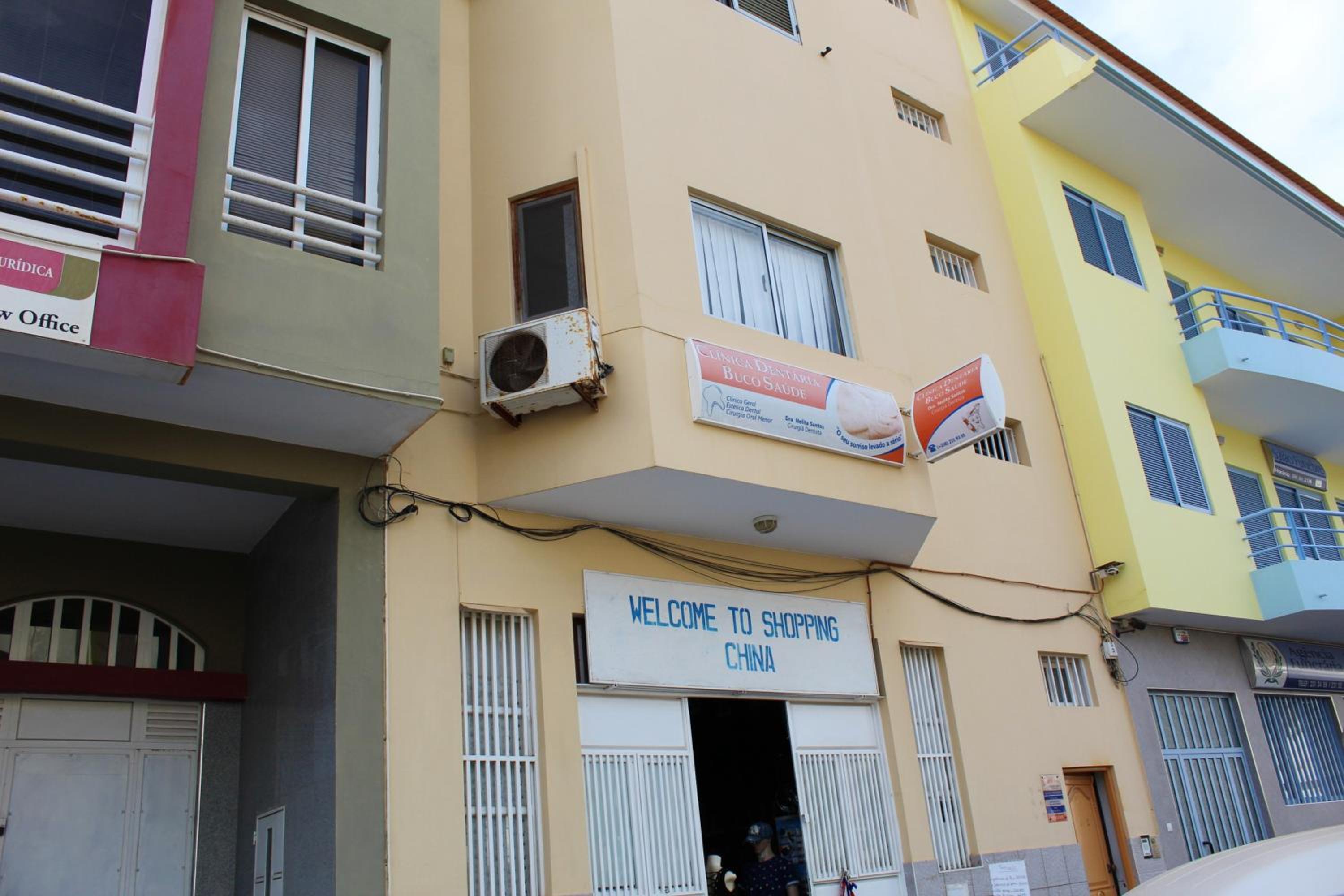 Spacious apartment in Mindelo, mountain view, 164 m²