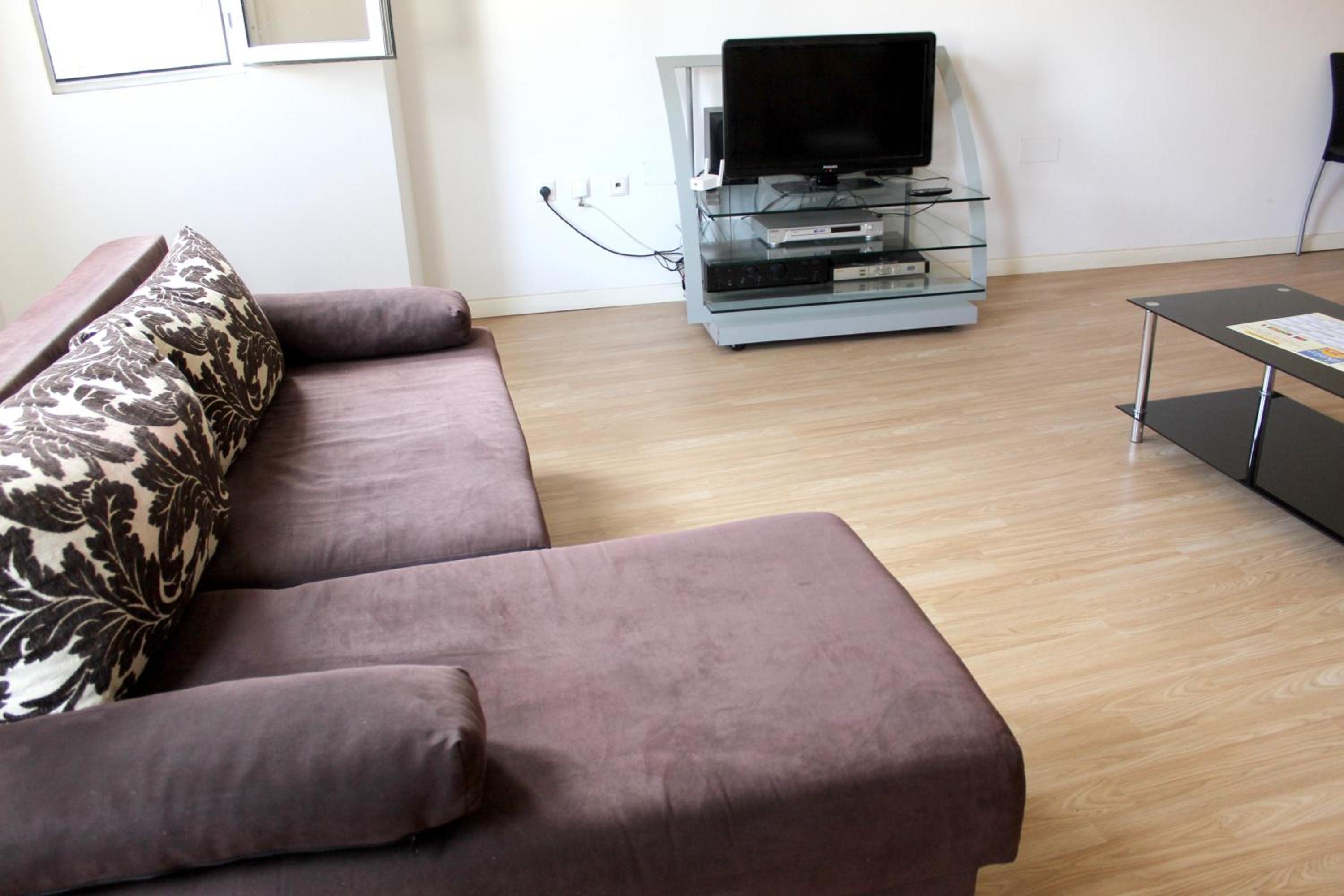 Spacious apartment in Mindelo, mountain view, 164 m²
