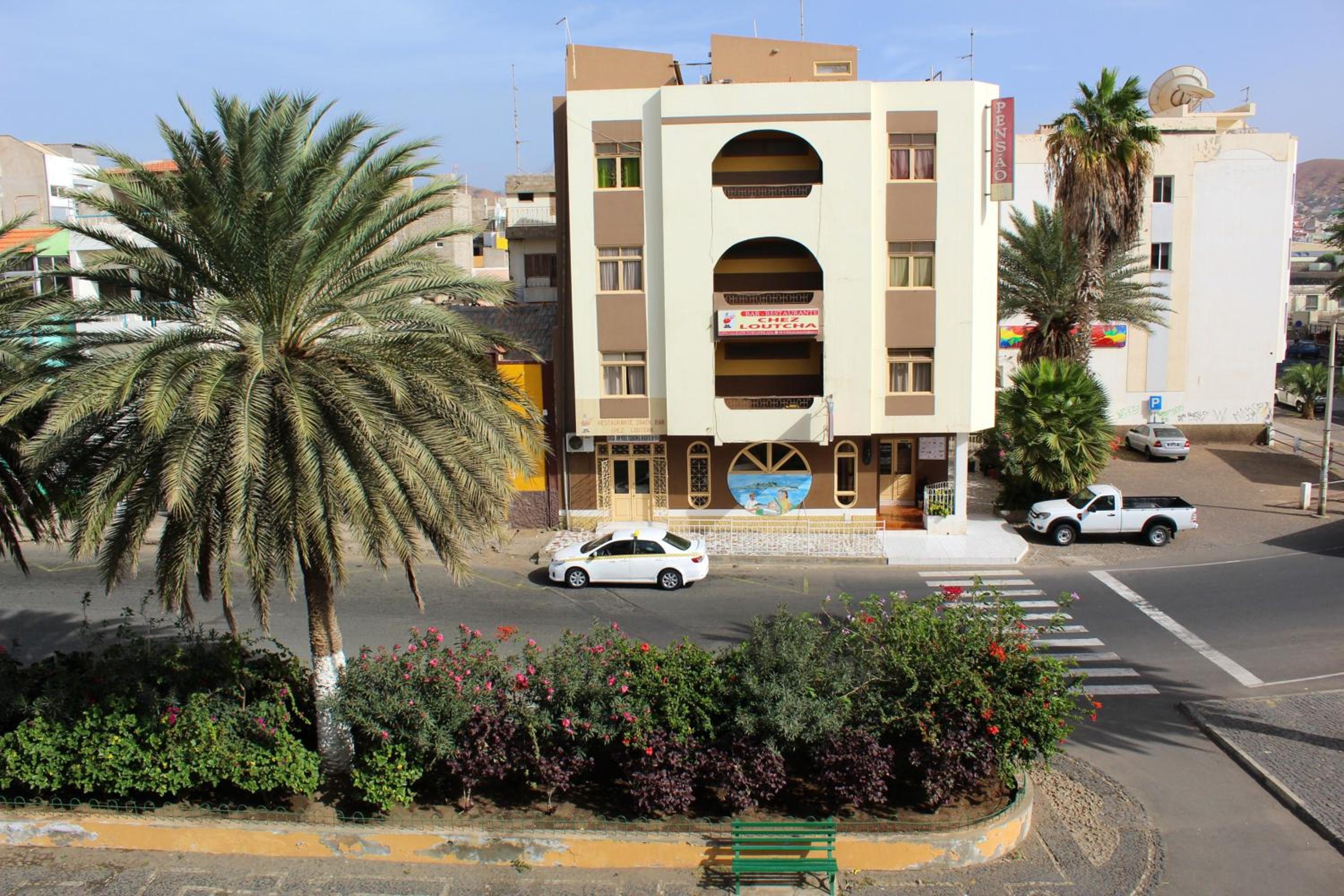 Spacious apartment in Mindelo, mountain view, 164 m²