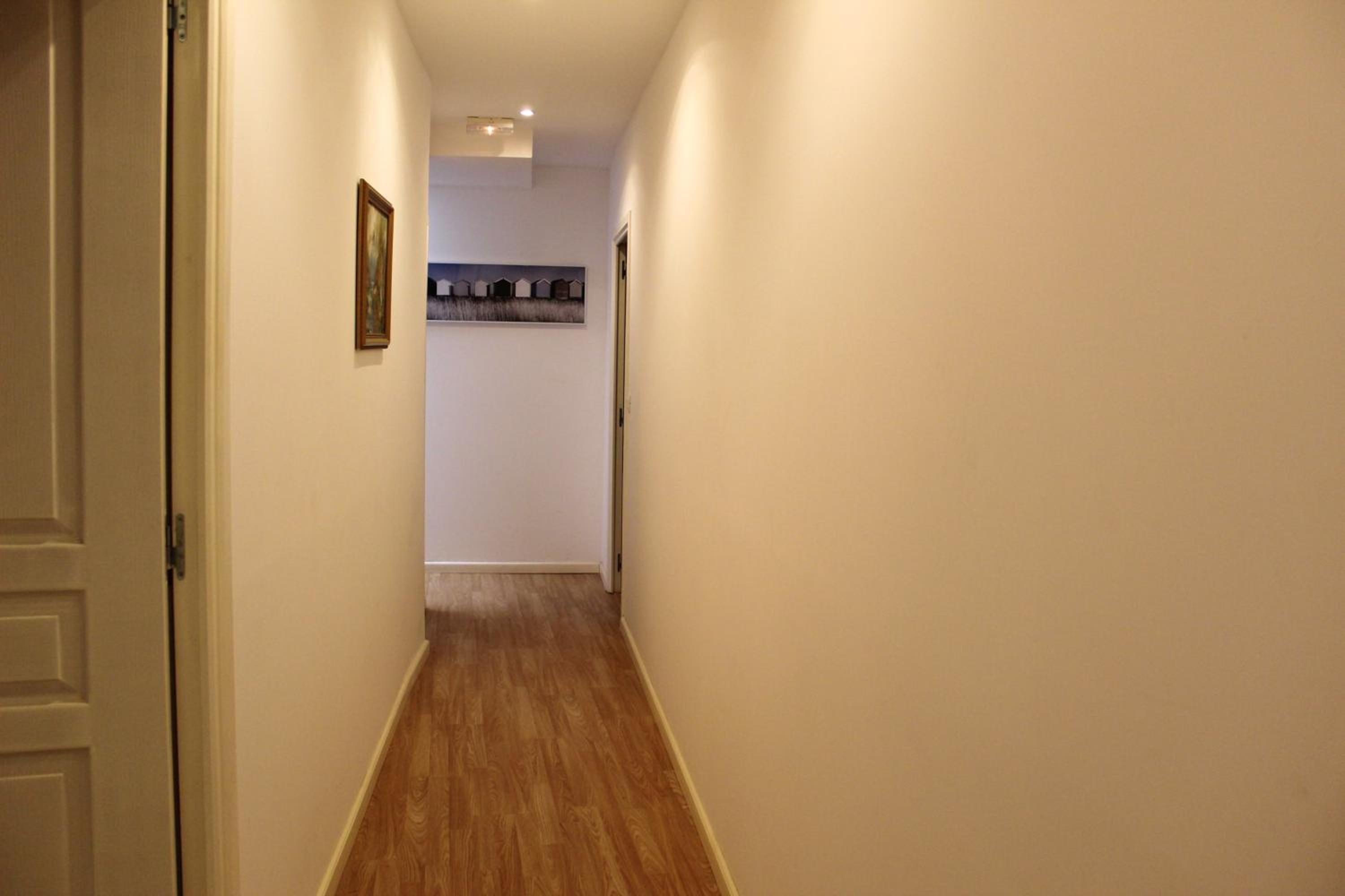 Spacious apartment in Mindelo, mountain view, 164 m²
