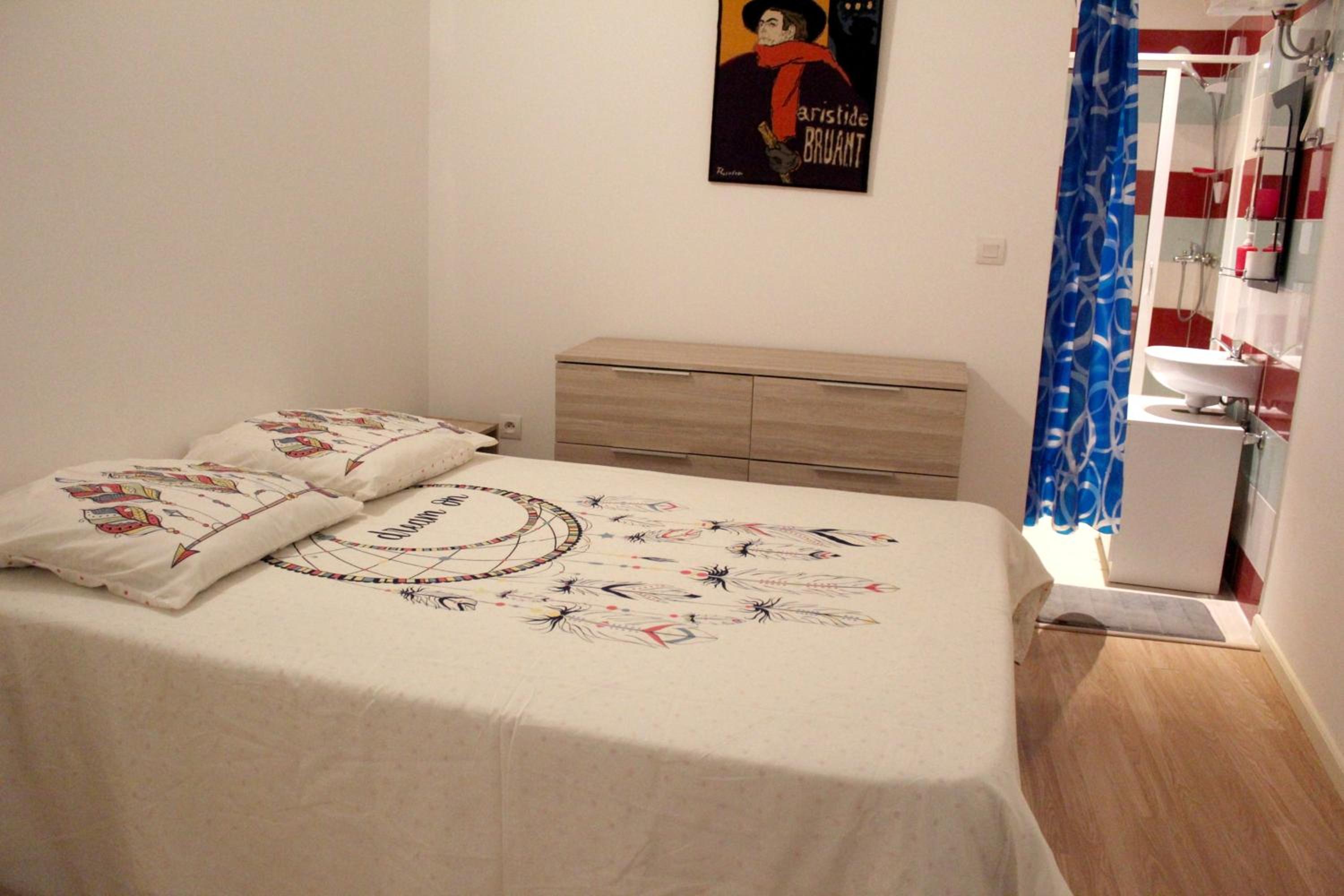 Spacious apartment in Mindelo, mountain view, 164 m²