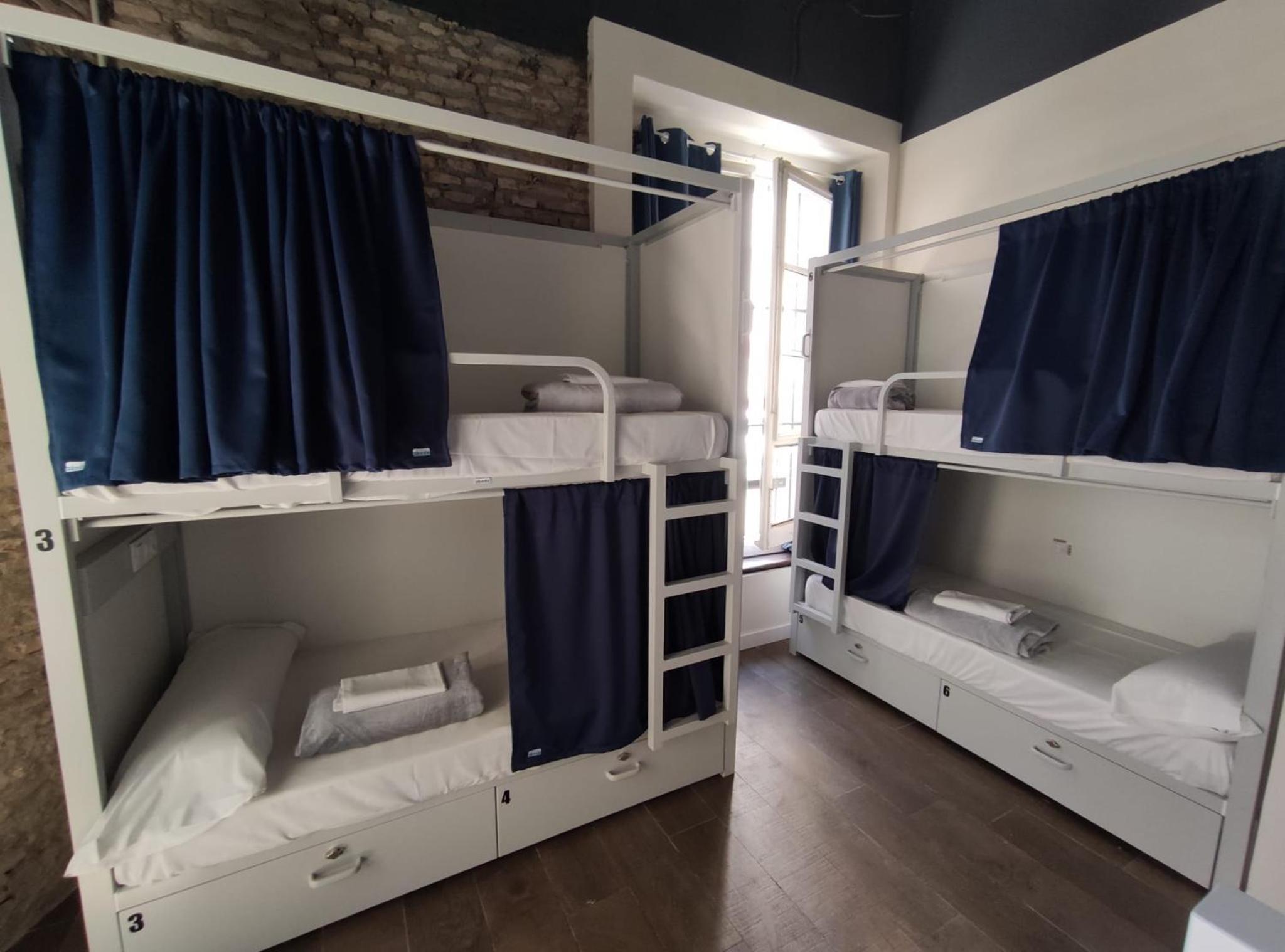 Black Swan Hostel Sevilla