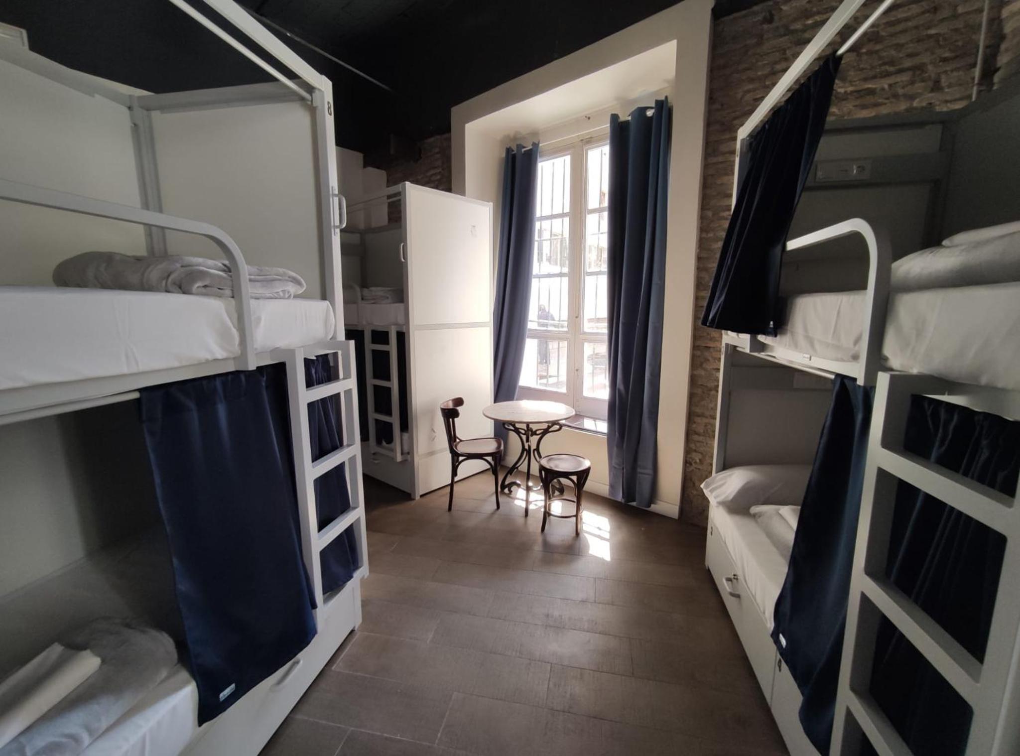 Black Swan Hostel Sevilla