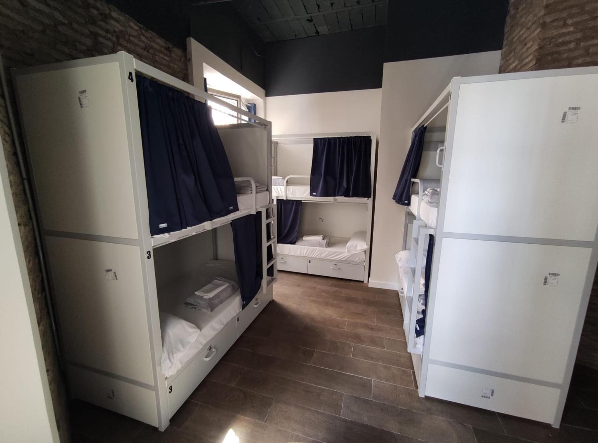Black Swan Hostel Sevilla