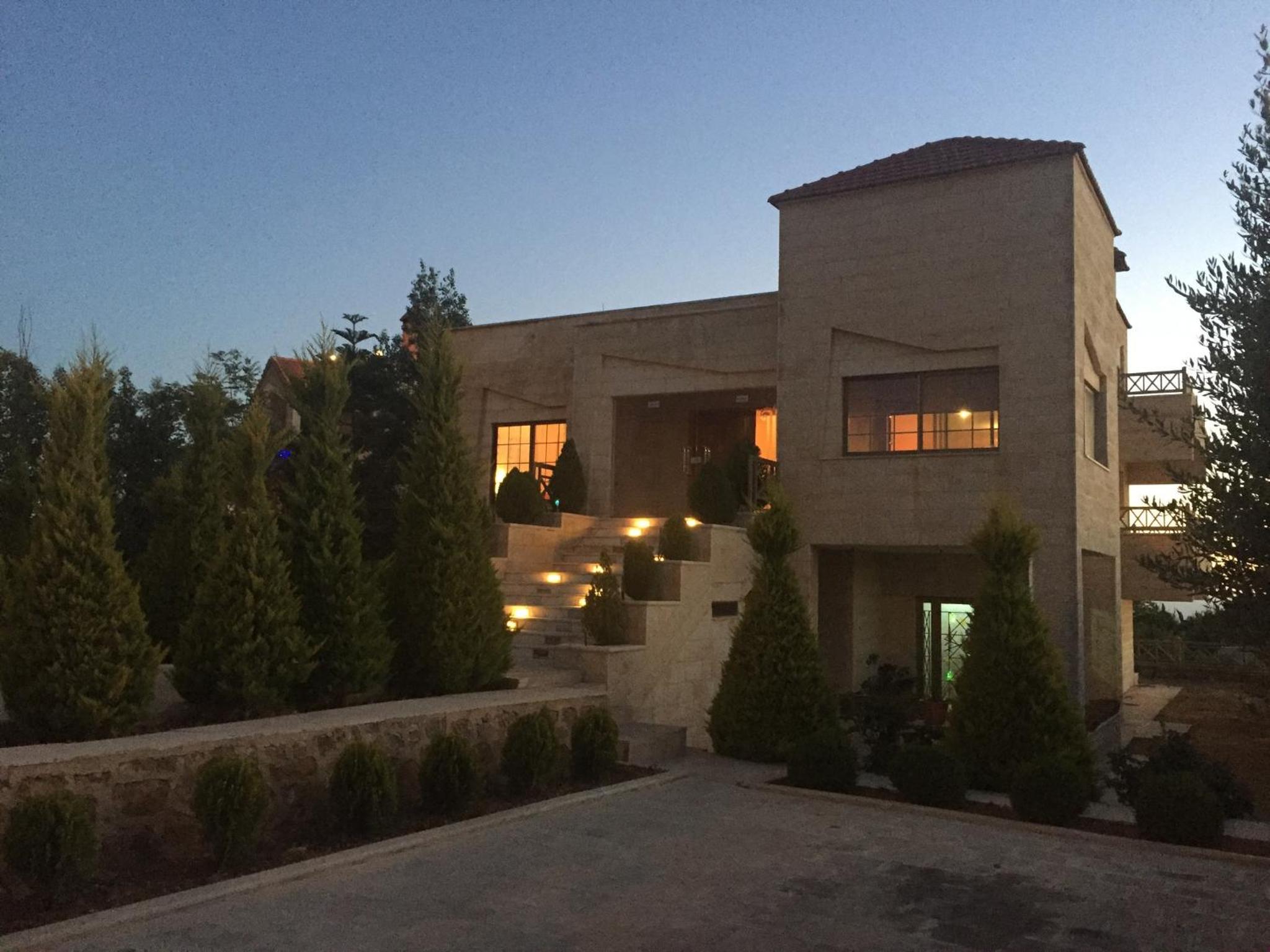 Charming House in Amman + Balcony view 5