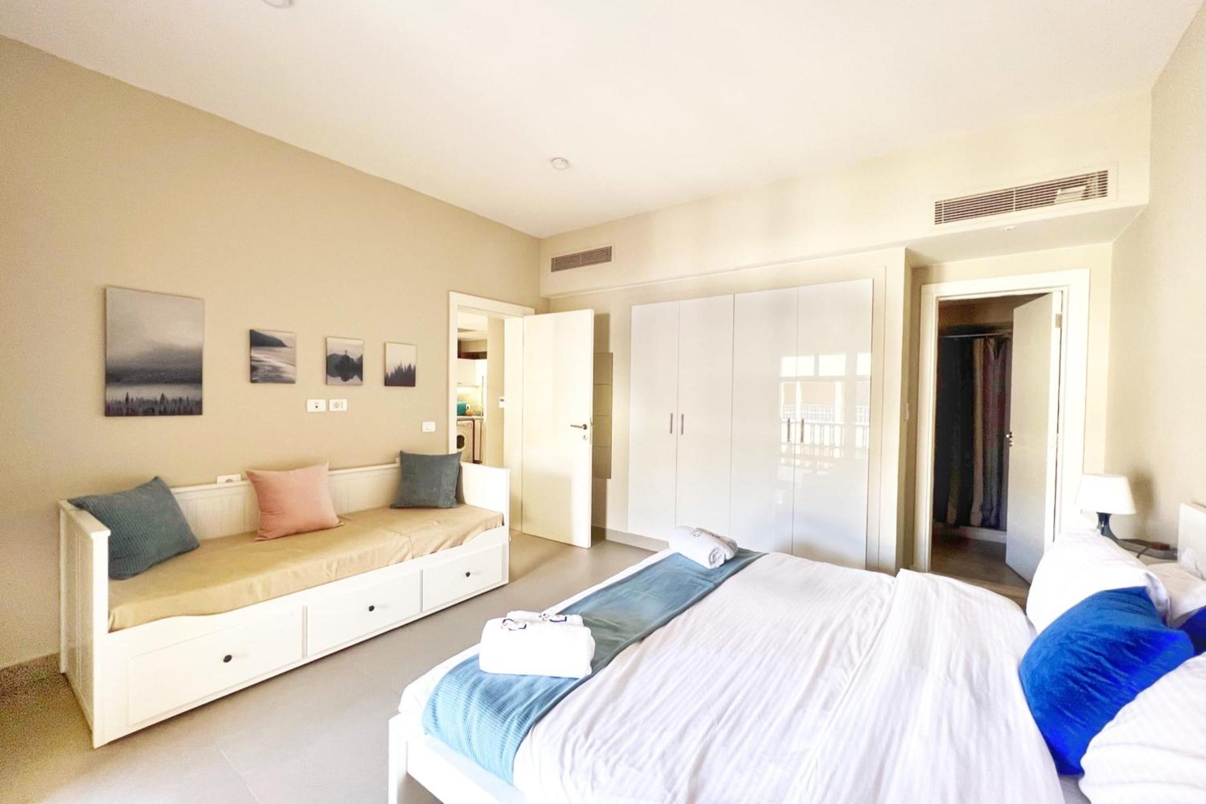 Minimal & Central 1BDR Apt Abu Tig Marina
