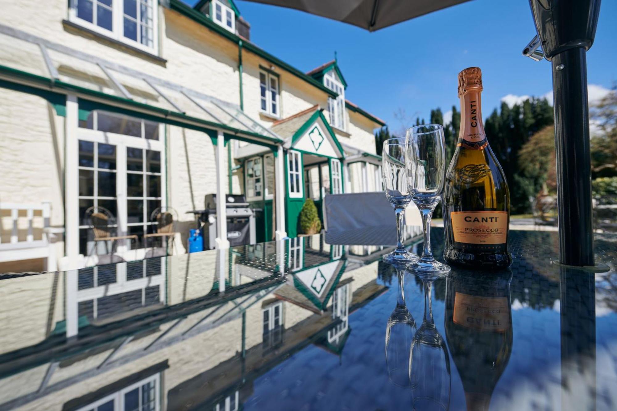 The Cors - Charming Country Escape for Large Family Groups view 4