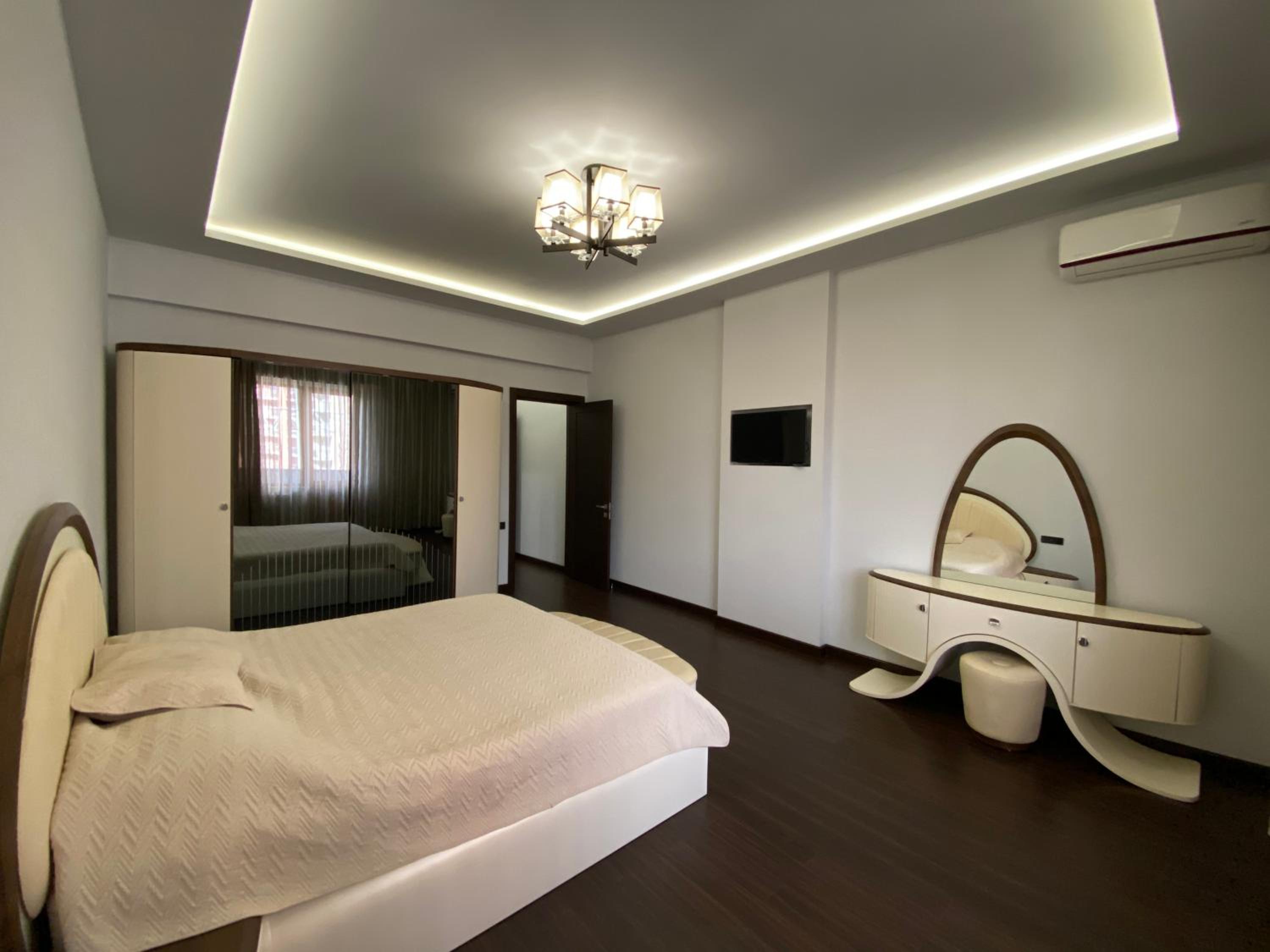 Northern Avenue, 4 bedrooms Grand & Luxe apartment T8