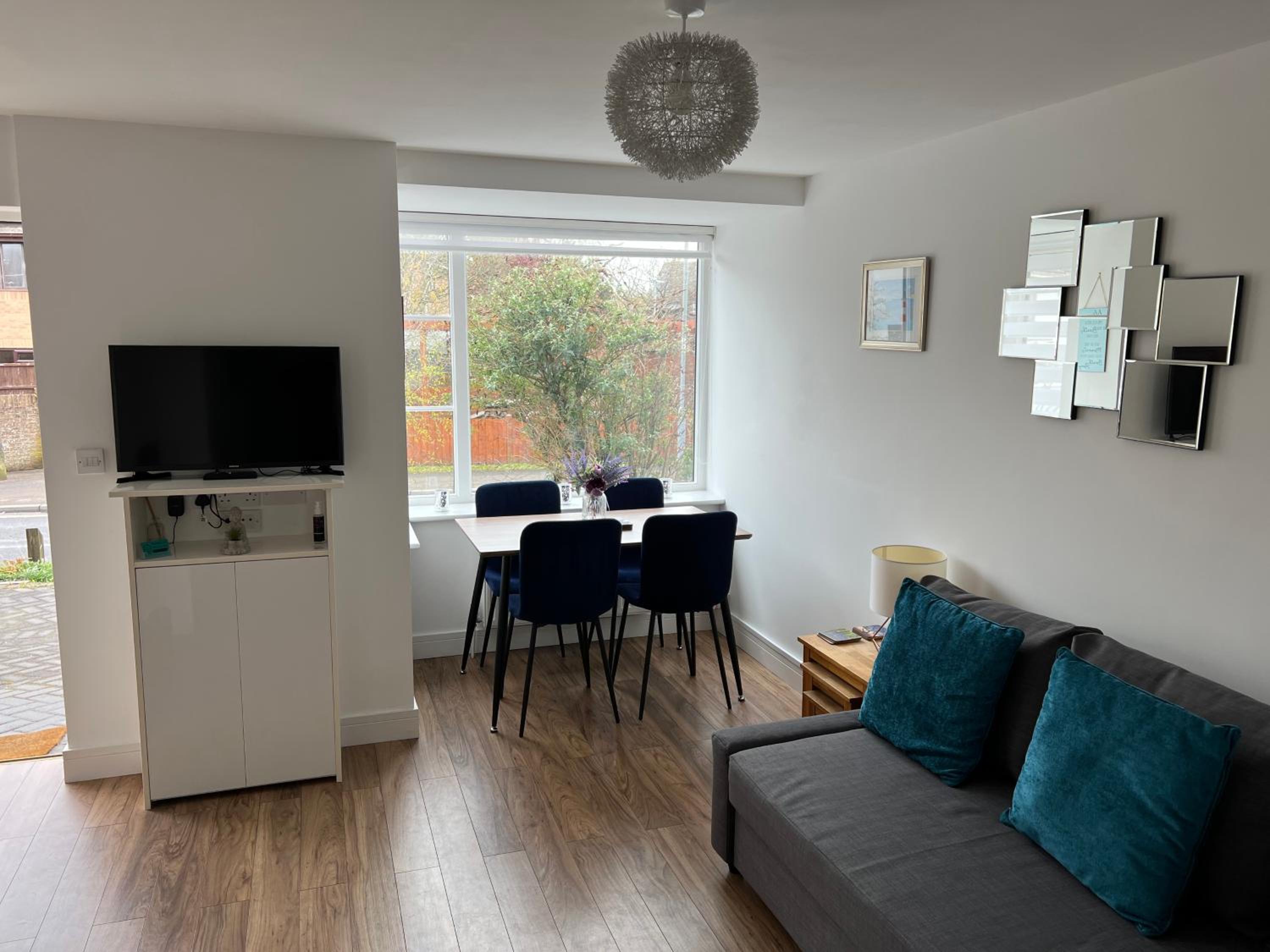 Comfy 2 bed house located at Wareham train station view 5