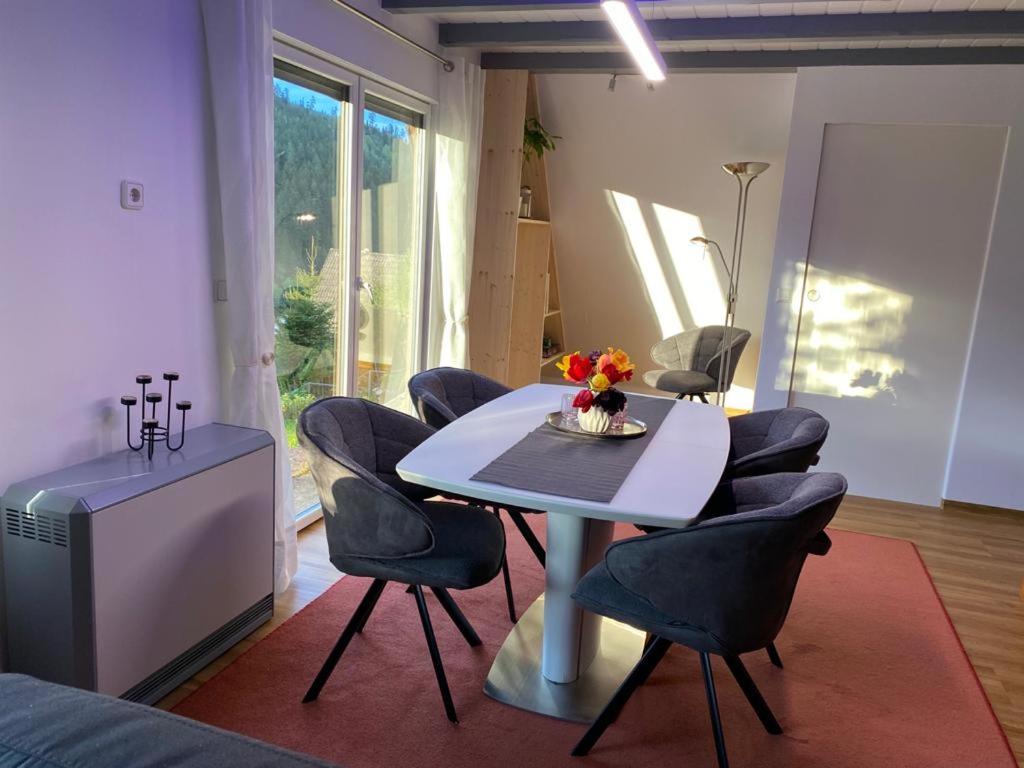 Haus Adler - Komplettes Ferienhaus am Badesee